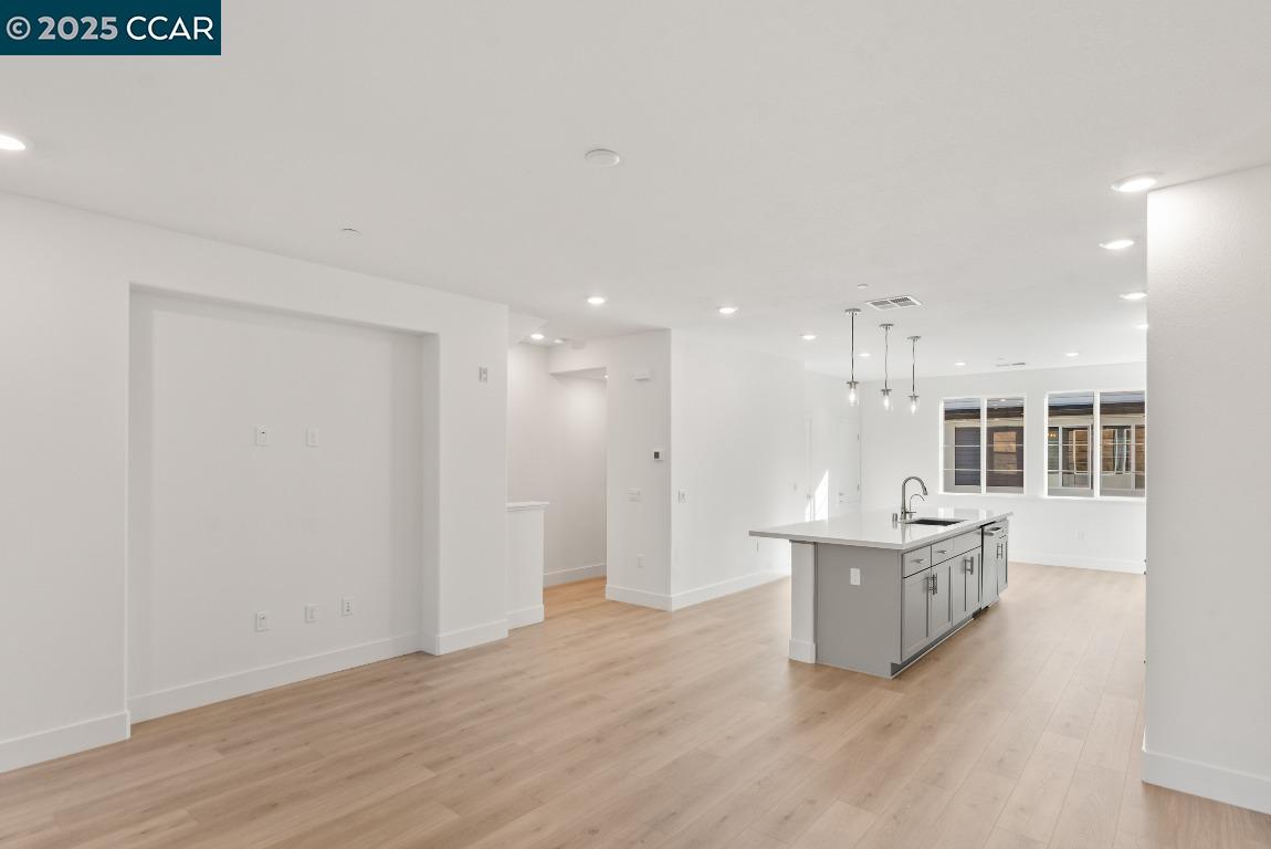 Detail Gallery Image 10 of 58 For 725 Delve Court, Hayward,  CA 94544 - 4 Beds | 3/1 Baths