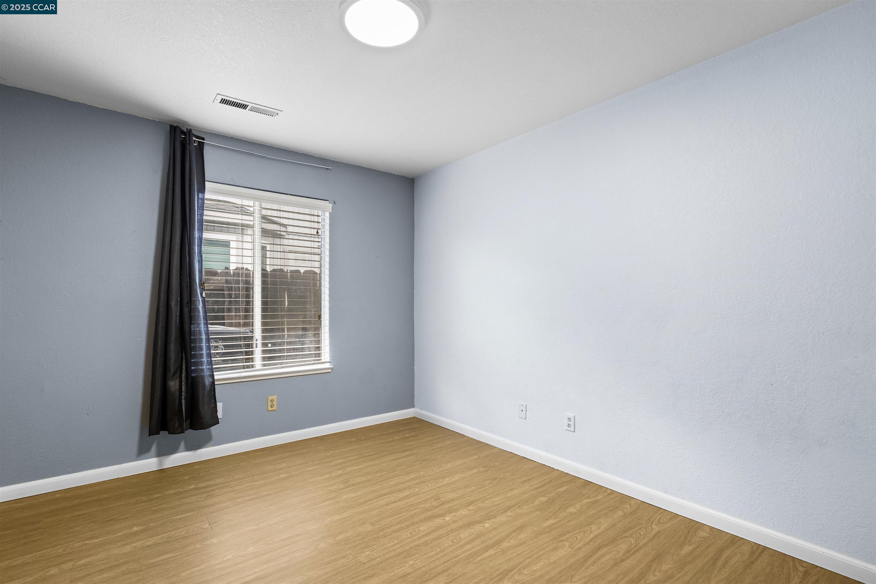 Detail Gallery Image 11 of 17 For 947 Burlwood Ct, Los Banos,  CA 93635 - 4 Beds | 3 Baths