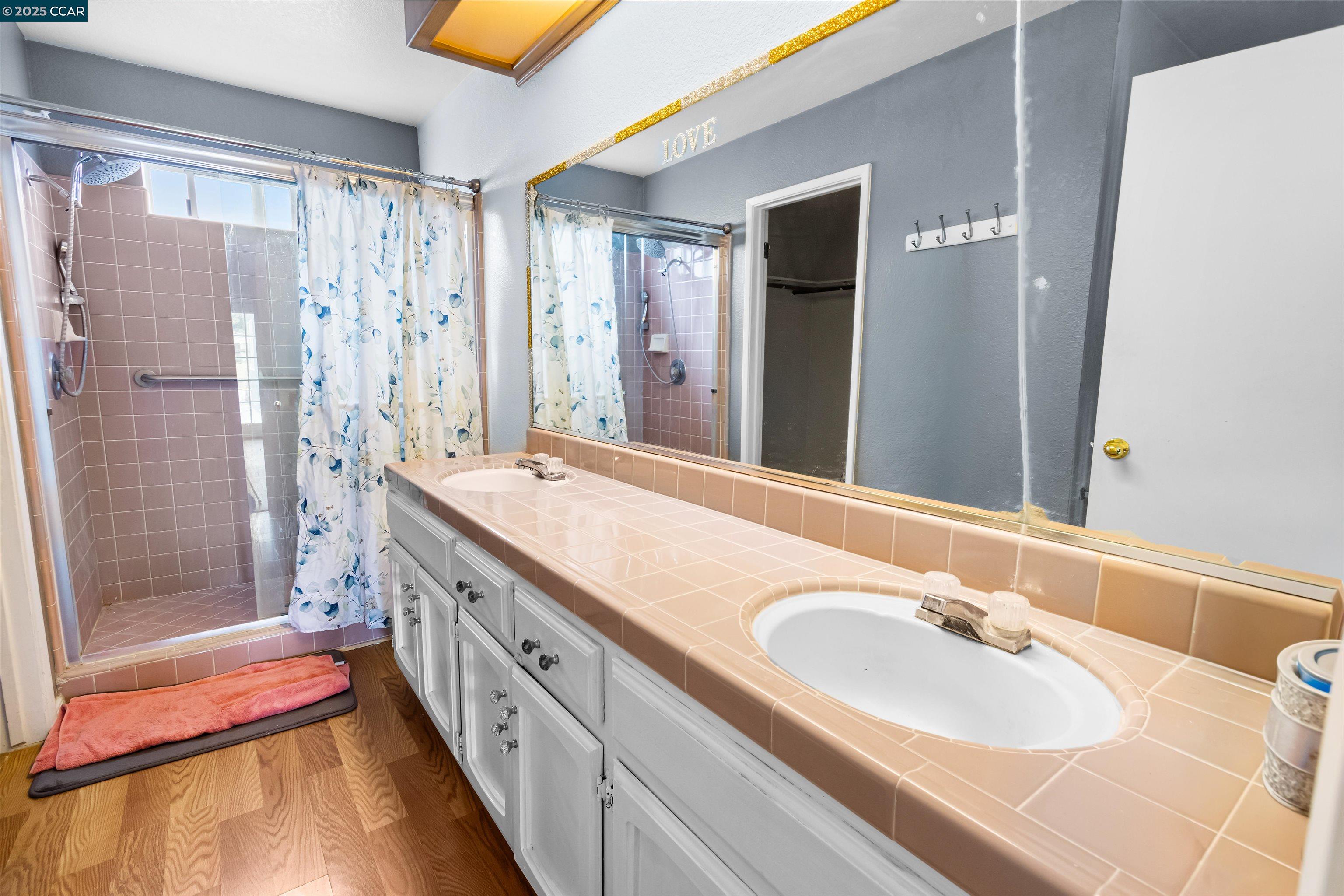 Detail Gallery Image 15 of 17 For 947 Burlwood Ct, Los Banos,  CA 93635 - 4 Beds | 3 Baths