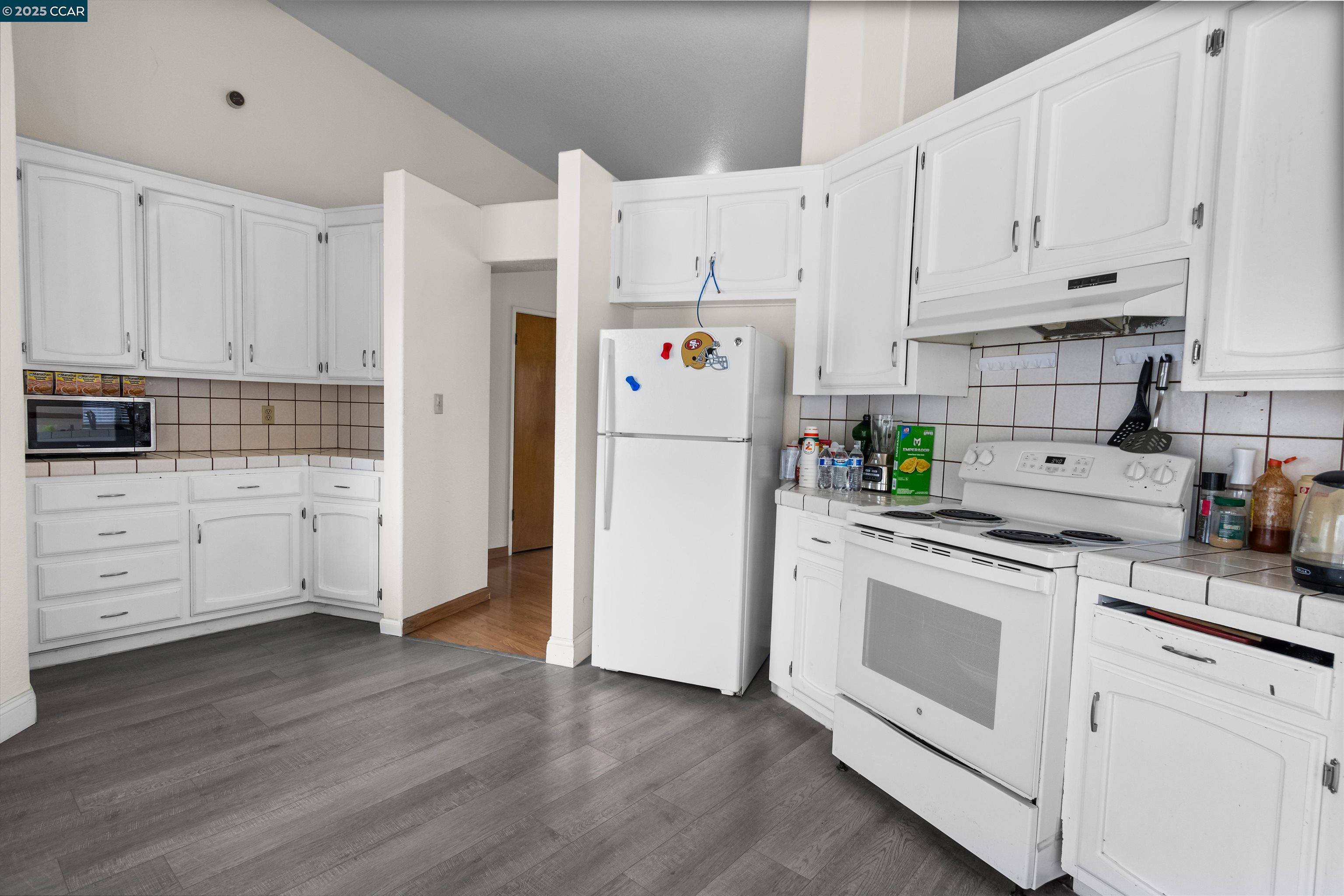 Detail Gallery Image 6 of 17 For 947 Burlwood Ct, Los Banos,  CA 93635 - 4 Beds | 3 Baths