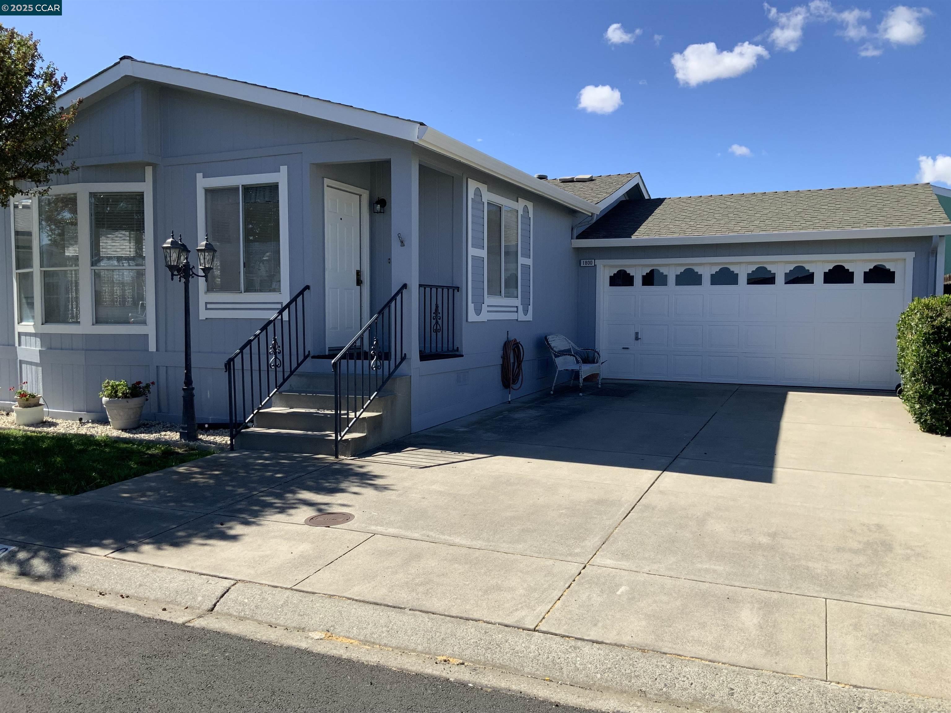 Detail Gallery Image 3 of 31 For 1800 Strasbourg Ln., Antioch,  CA 94509-0000 - 2 Beds | 2 Baths