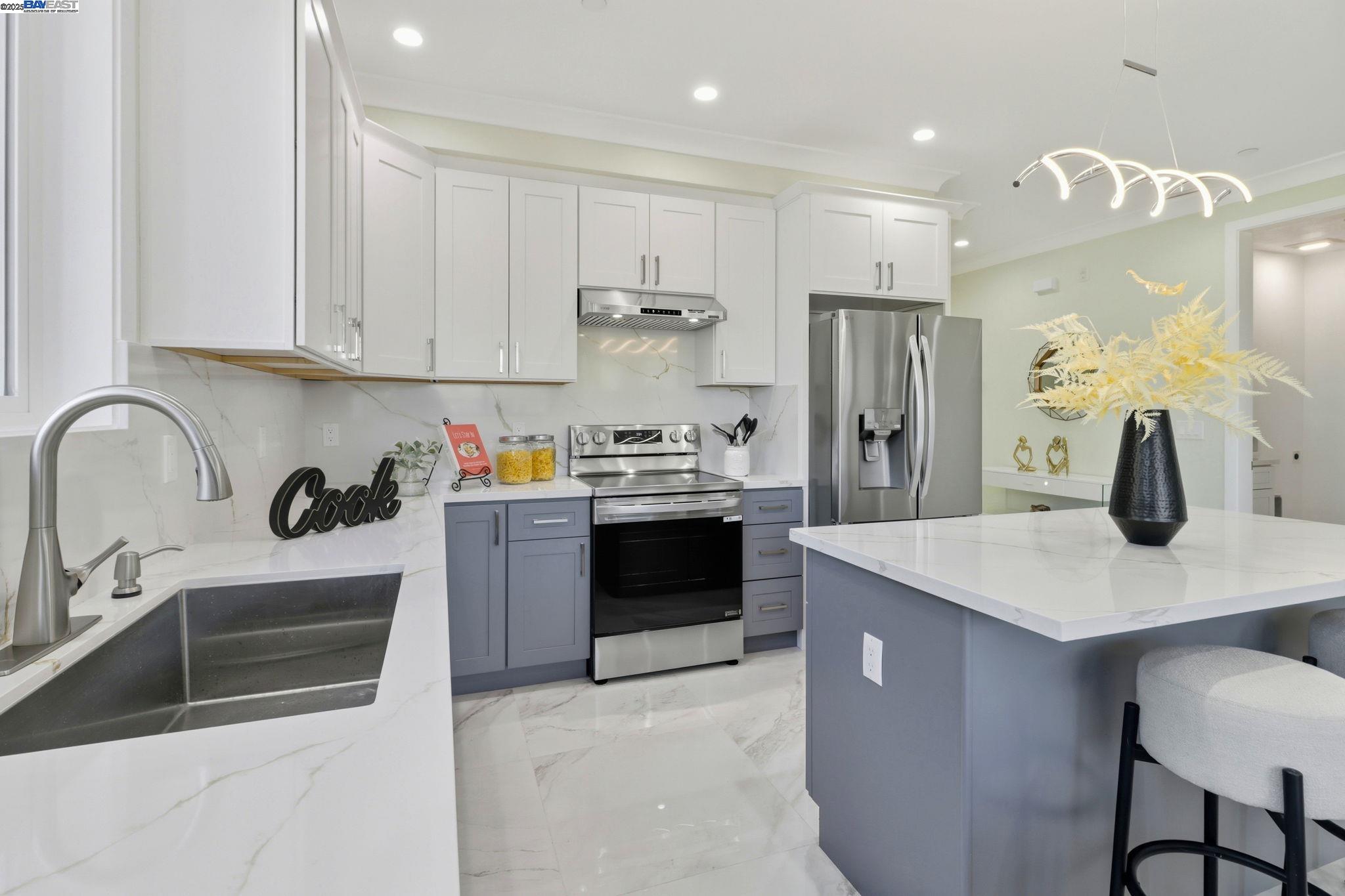 Detail Gallery Image 11 of 58 For 492 Sunset Blvd, Hayward,  CA 94541 - 5 Beds | 4/2 Baths