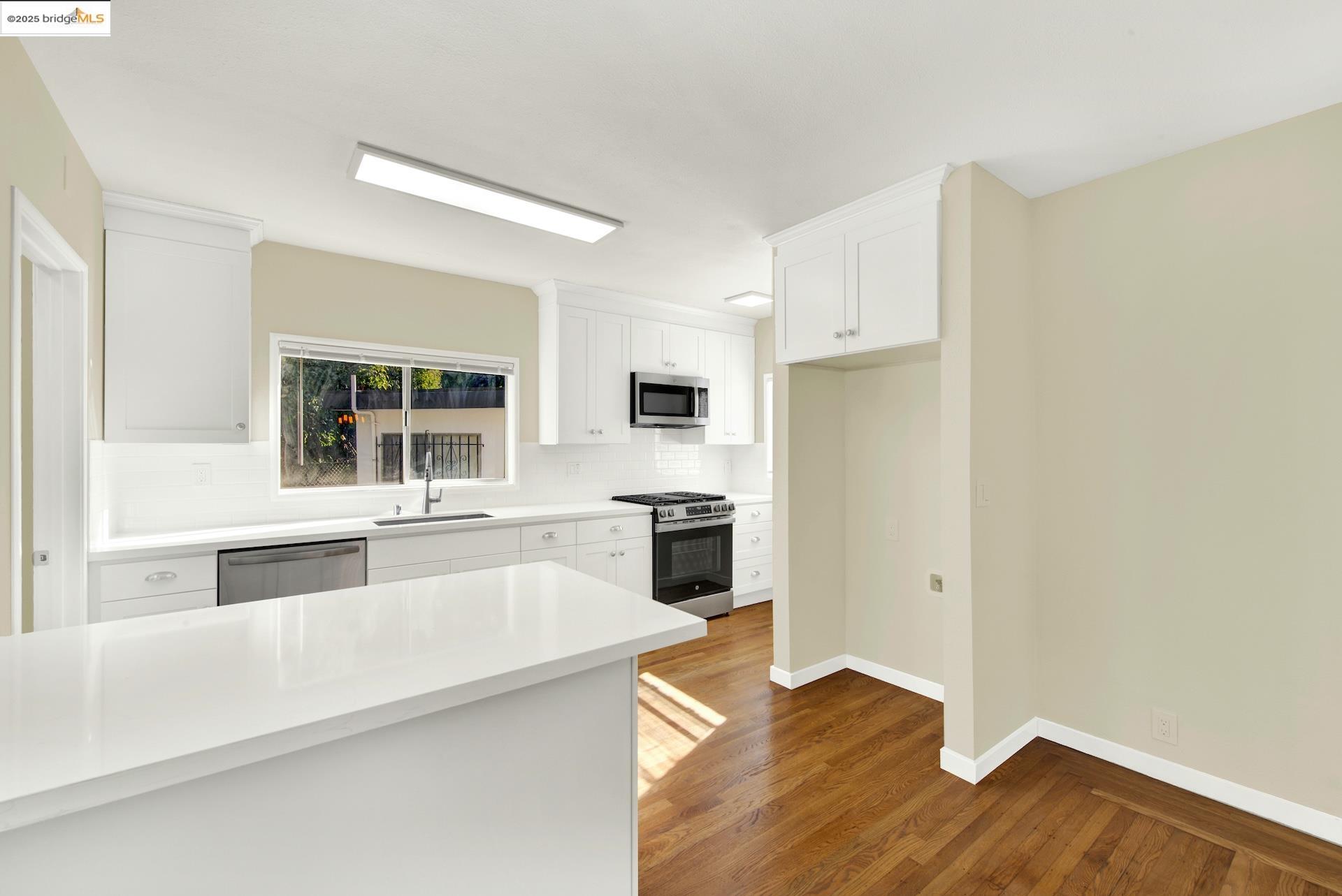 Detail Gallery Image 9 of 56 For 2106 Woodbine Ave, Oakland,  CA 94602 - 2 Beds | 1 Baths