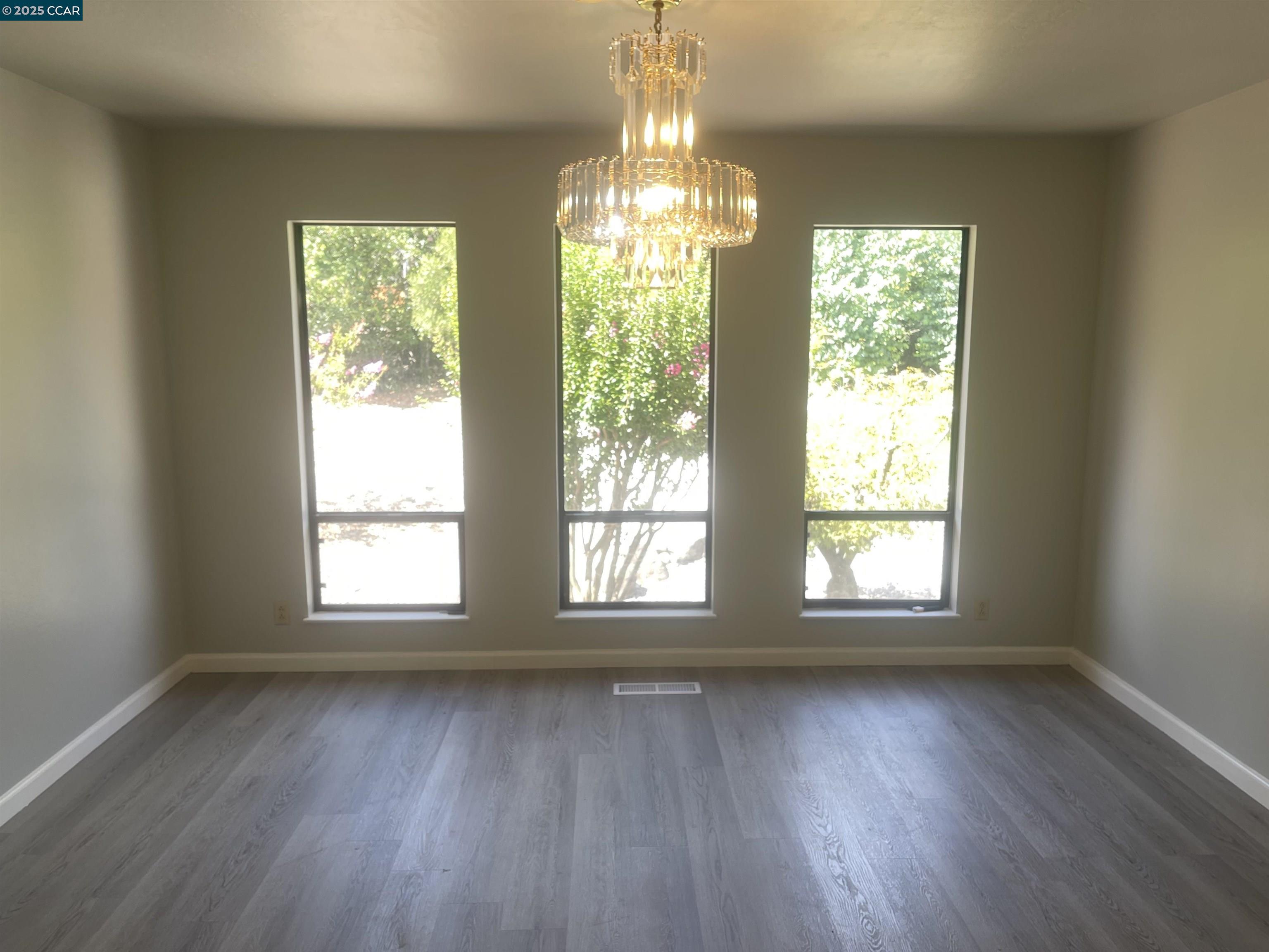 Detail Gallery Image 17 of 22 For 971 Livorna, Alamo,  CA 94507 - 4 Beds | 3 Baths