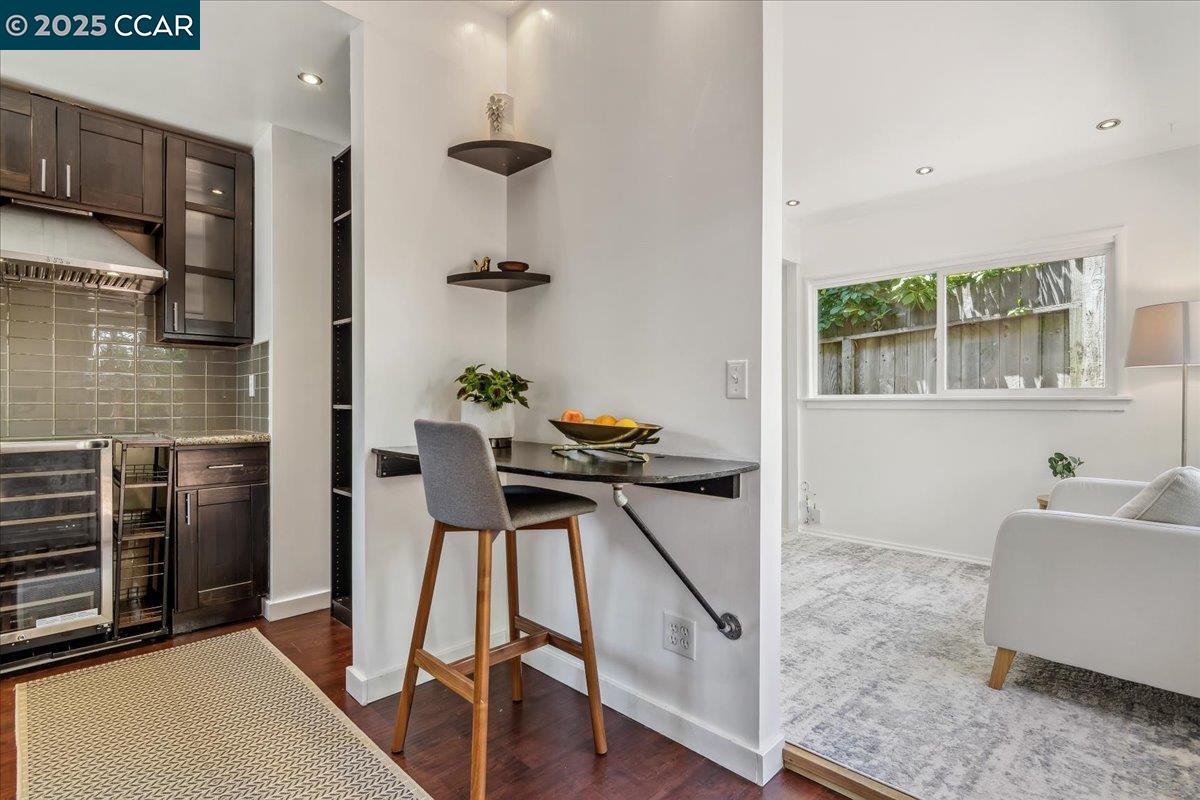 Detail Gallery Image 14 of 35 For 3036 Dohr St, Berkeley,  CA 94702 - 3 Beds | 2 Baths