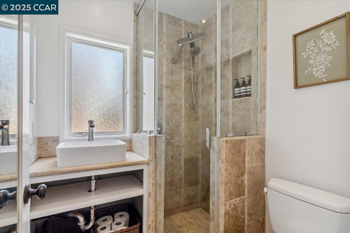 Detail Gallery Image 17 of 35 For 3036 Dohr St, Berkeley,  CA 94702 - 3 Beds | 2 Baths