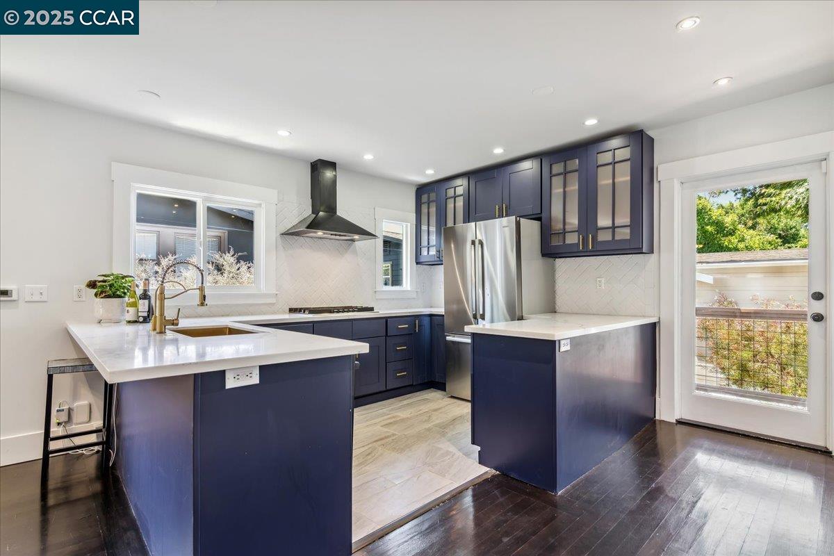 Detail Gallery Image 22 of 35 For 3036 Dohr St, Berkeley,  CA 94702 - 3 Beds | 2 Baths