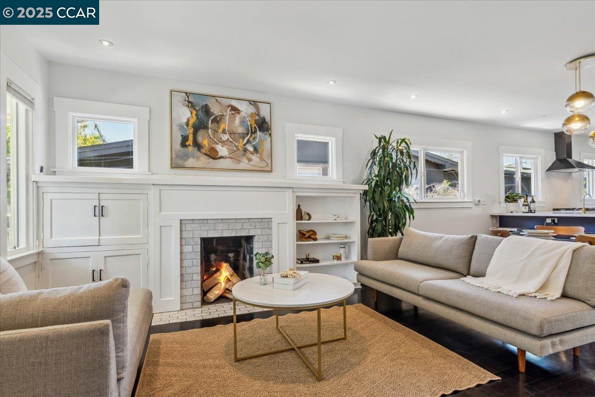 Detail Gallery Image 26 of 35 For 3036 Dohr St, Berkeley,  CA 94702 - 3 Beds | 2 Baths