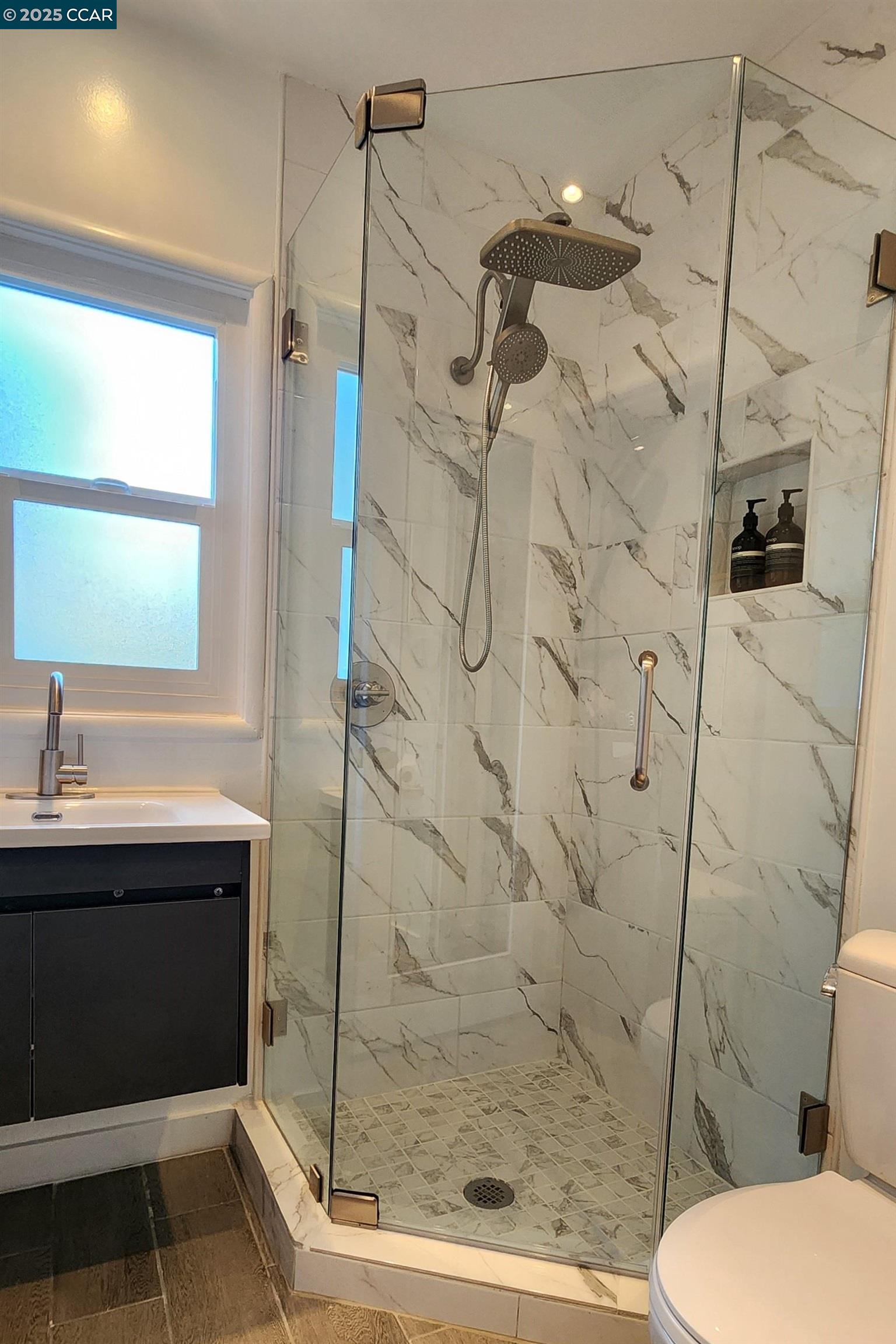 Detail Gallery Image 33 of 35 For 3036 Dohr St, Berkeley,  CA 94702 - 3 Beds | 2 Baths