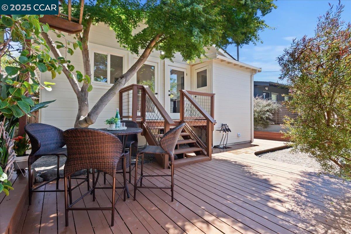 Detail Gallery Image 5 of 35 For 3036 Dohr St, Berkeley,  CA 94702 - 3 Beds | 2 Baths