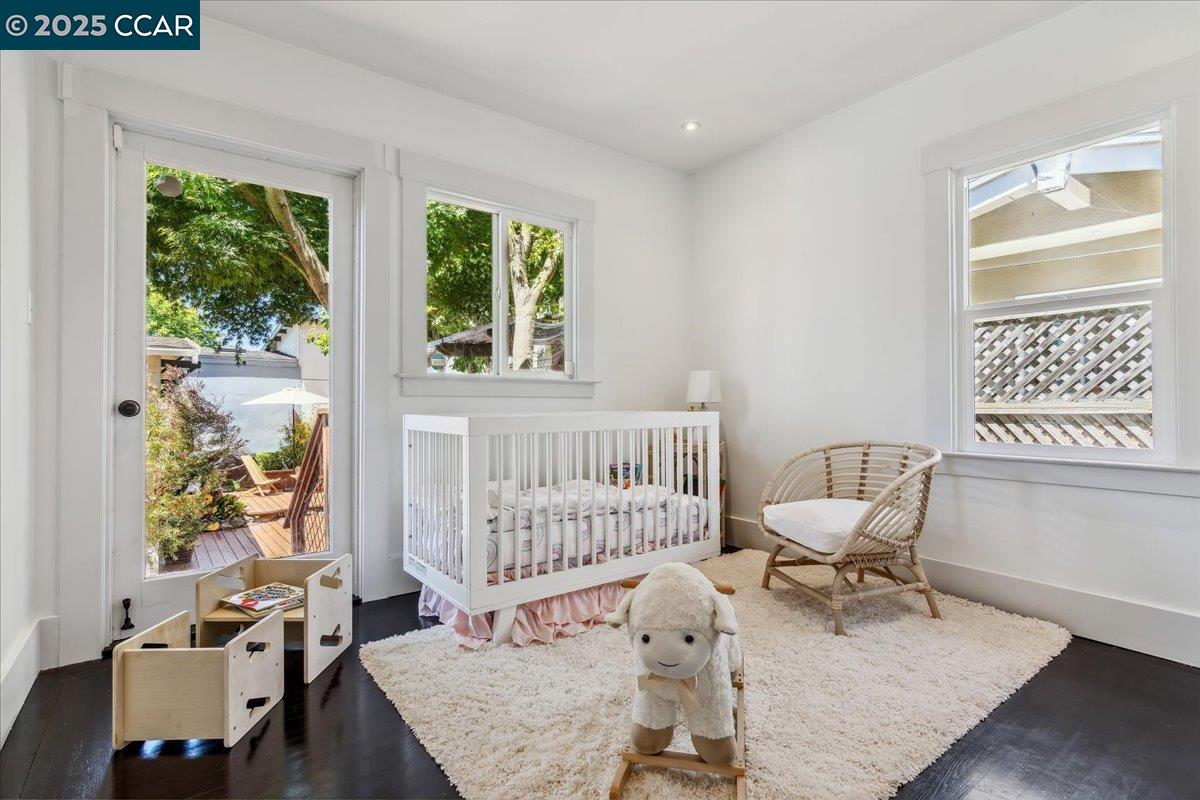 Detail Gallery Image 8 of 35 For 3036 Dohr St, Berkeley,  CA 94702 - 3 Beds | 2 Baths