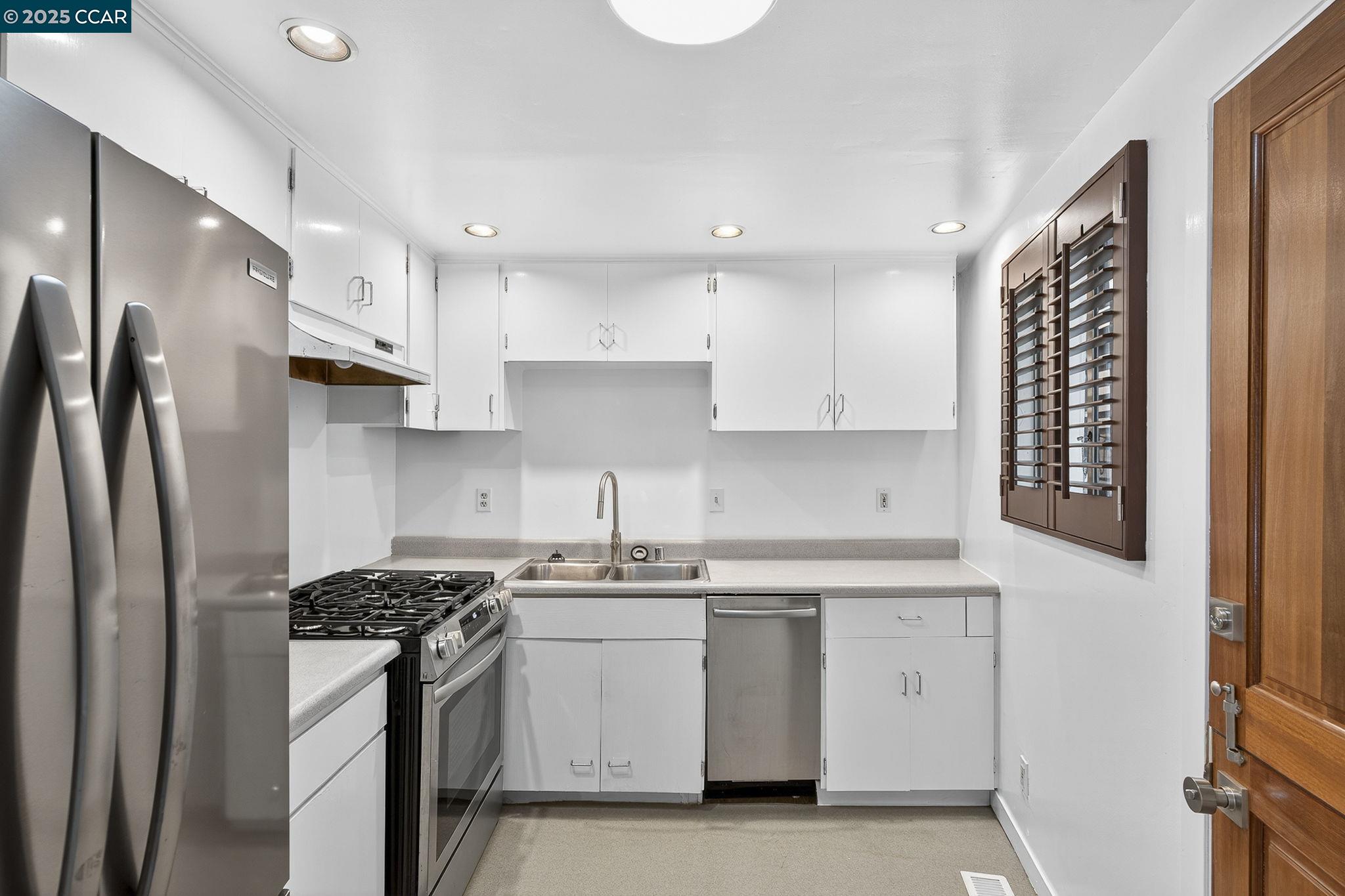 Detail Gallery Image 15 of 41 For 405 Scenic Ave, San Anselmo,  CA 94960-2237 - 1 Beds | 1 Baths