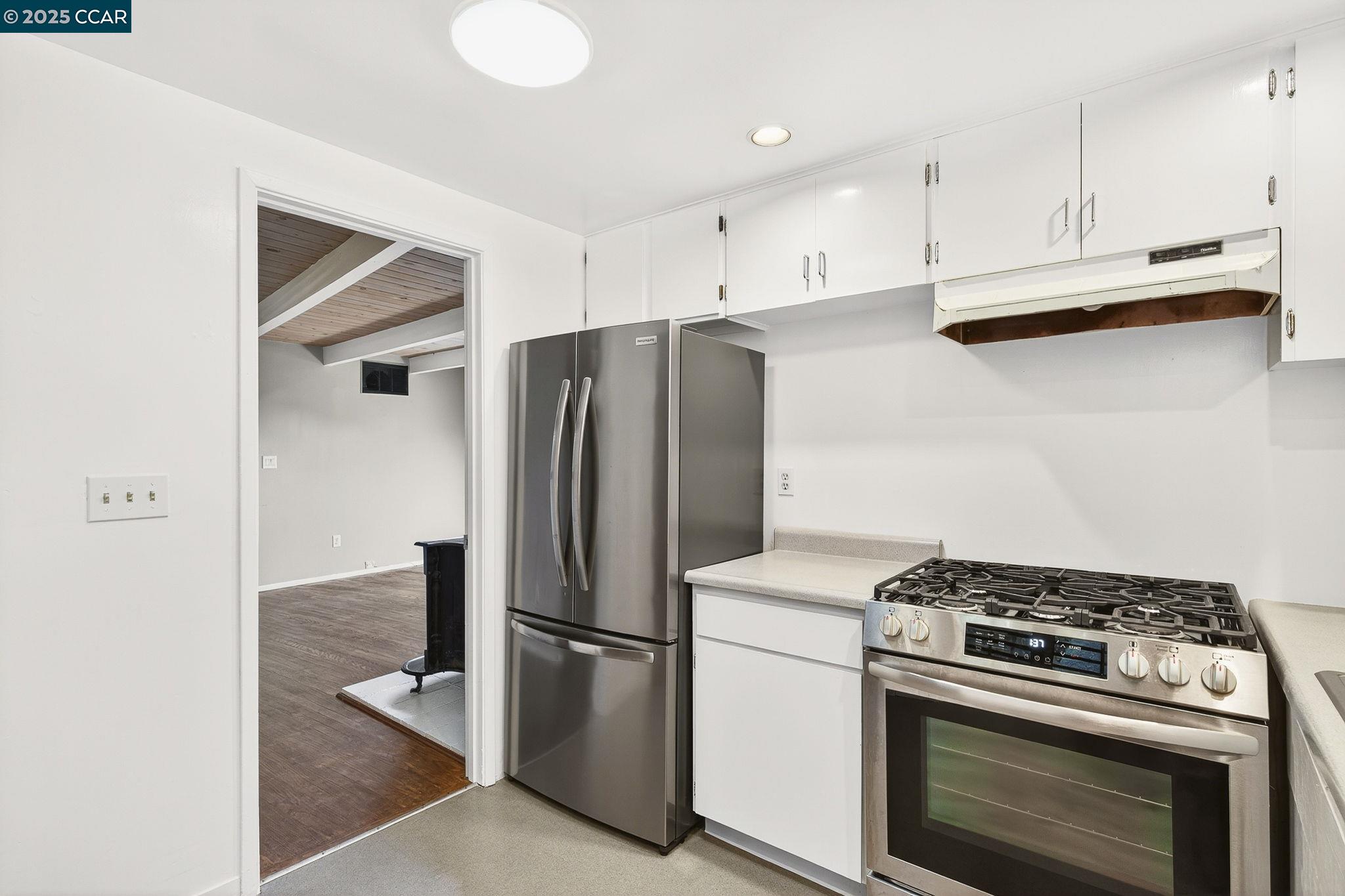 Detail Gallery Image 17 of 41 For 405 Scenic Ave, San Anselmo,  CA 94960-2237 - 1 Beds | 1 Baths