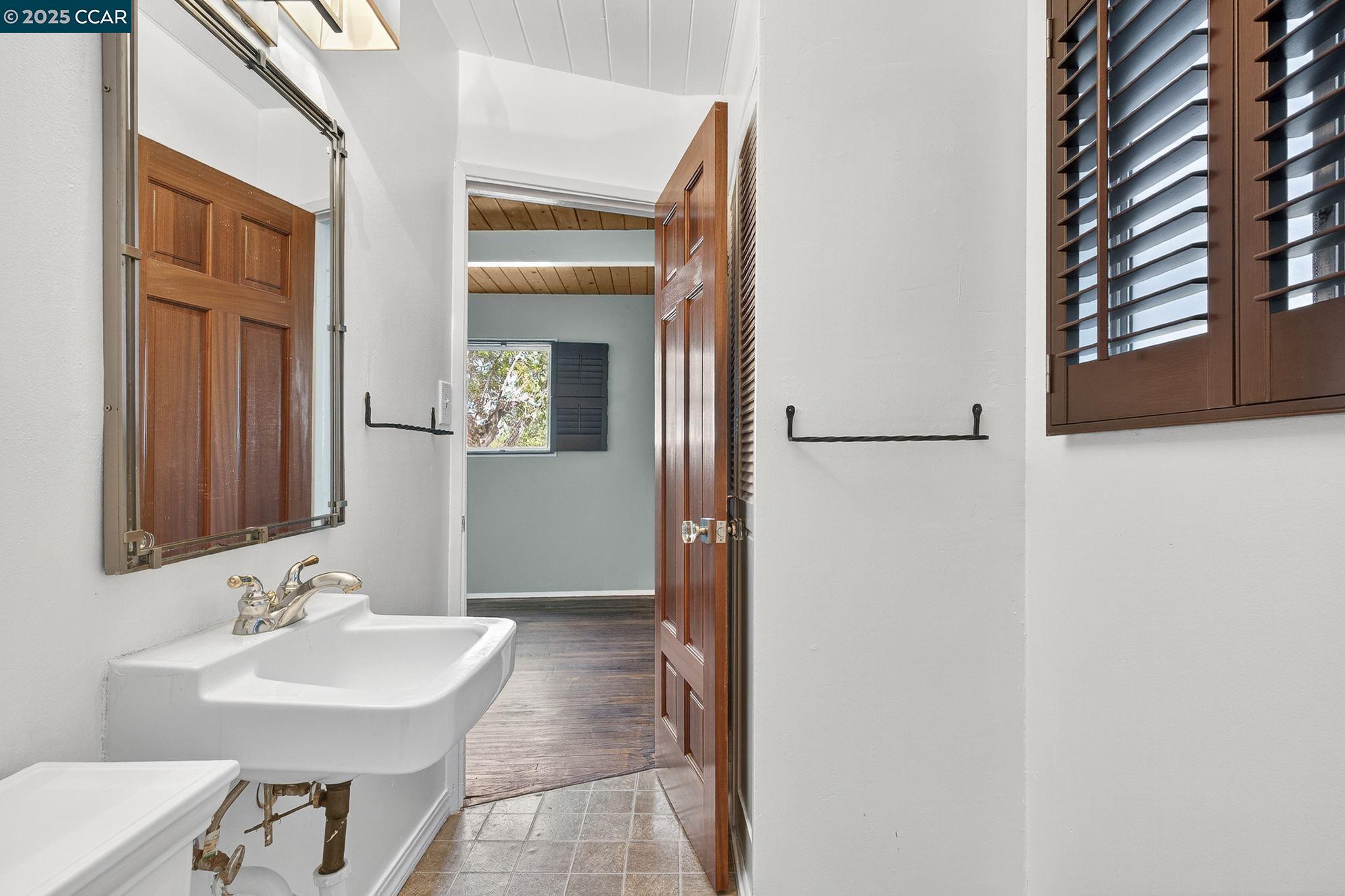 Detail Gallery Image 29 of 41 For 405 Scenic Ave, San Anselmo,  CA 94960-2237 - 1 Beds | 1 Baths