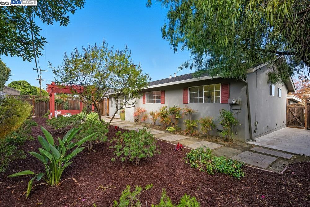 Detail Gallery Image 20 of 26 For 974 Pocatello Ave, Sunnyvale,  CA 94087 - 3 Beds | 2 Baths