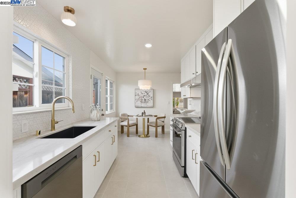 Detail Gallery Image 7 of 26 For 974 Pocatello Ave, Sunnyvale,  CA 94087 - 3 Beds | 2 Baths