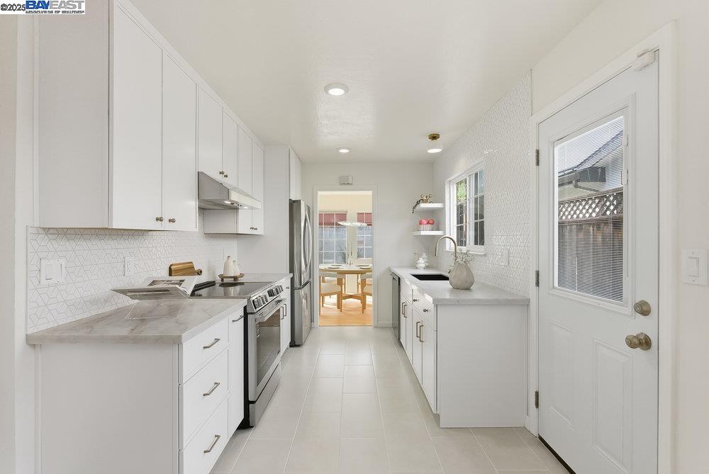 Detail Gallery Image 9 of 26 For 974 Pocatello Ave, Sunnyvale,  CA 94087 - 3 Beds | 2 Baths