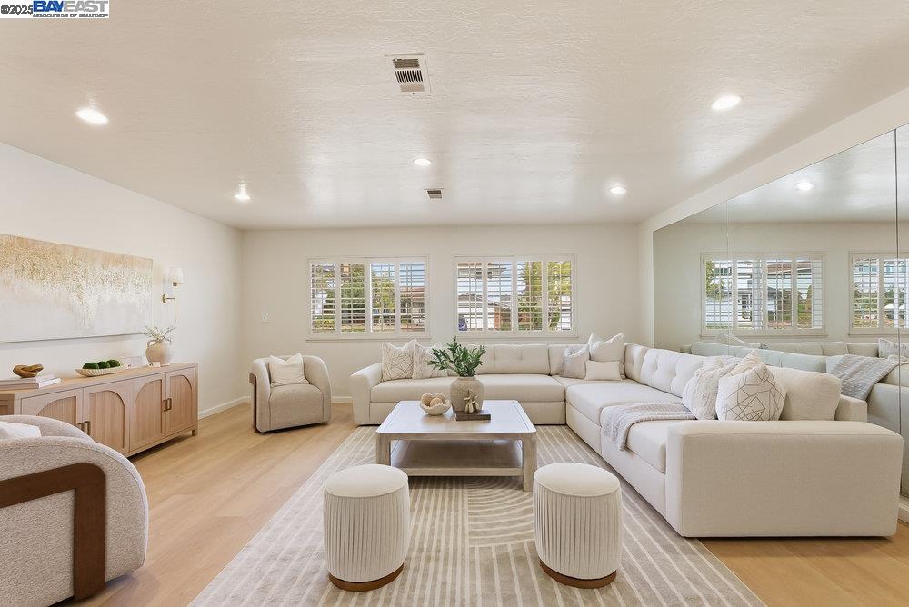 Detail Gallery Image 10 of 26 For 974 Pocatello Ave, Sunnyvale,  CA 94087 - 3 Beds | 2 Baths