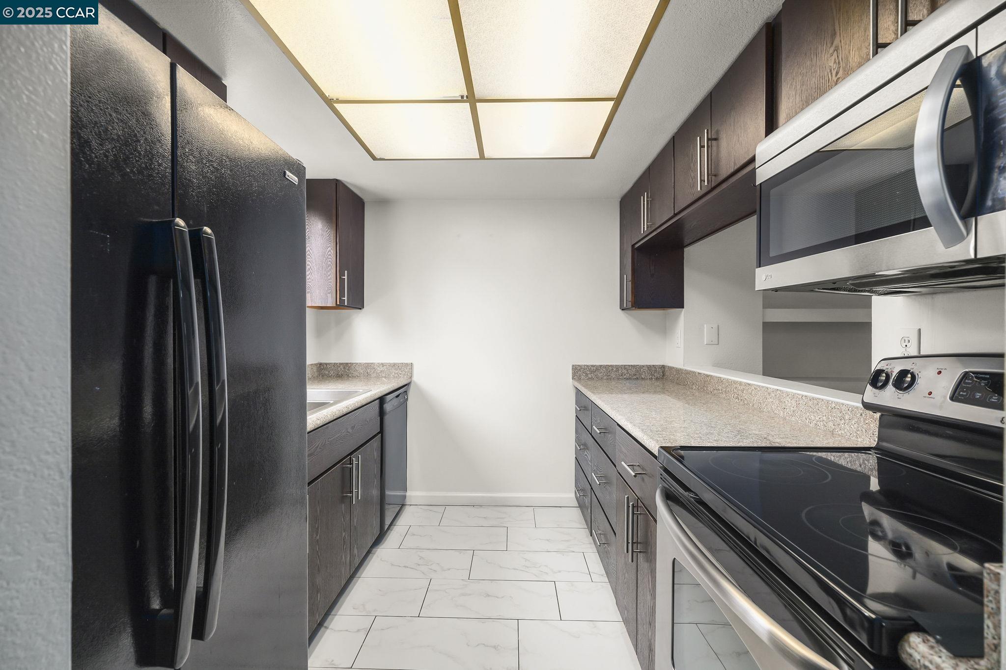 Detail Gallery Image 12 of 27 For 2055 Sierra Rd #101,  Concord,  CA 94518 - 2 Beds | 1/1 Baths