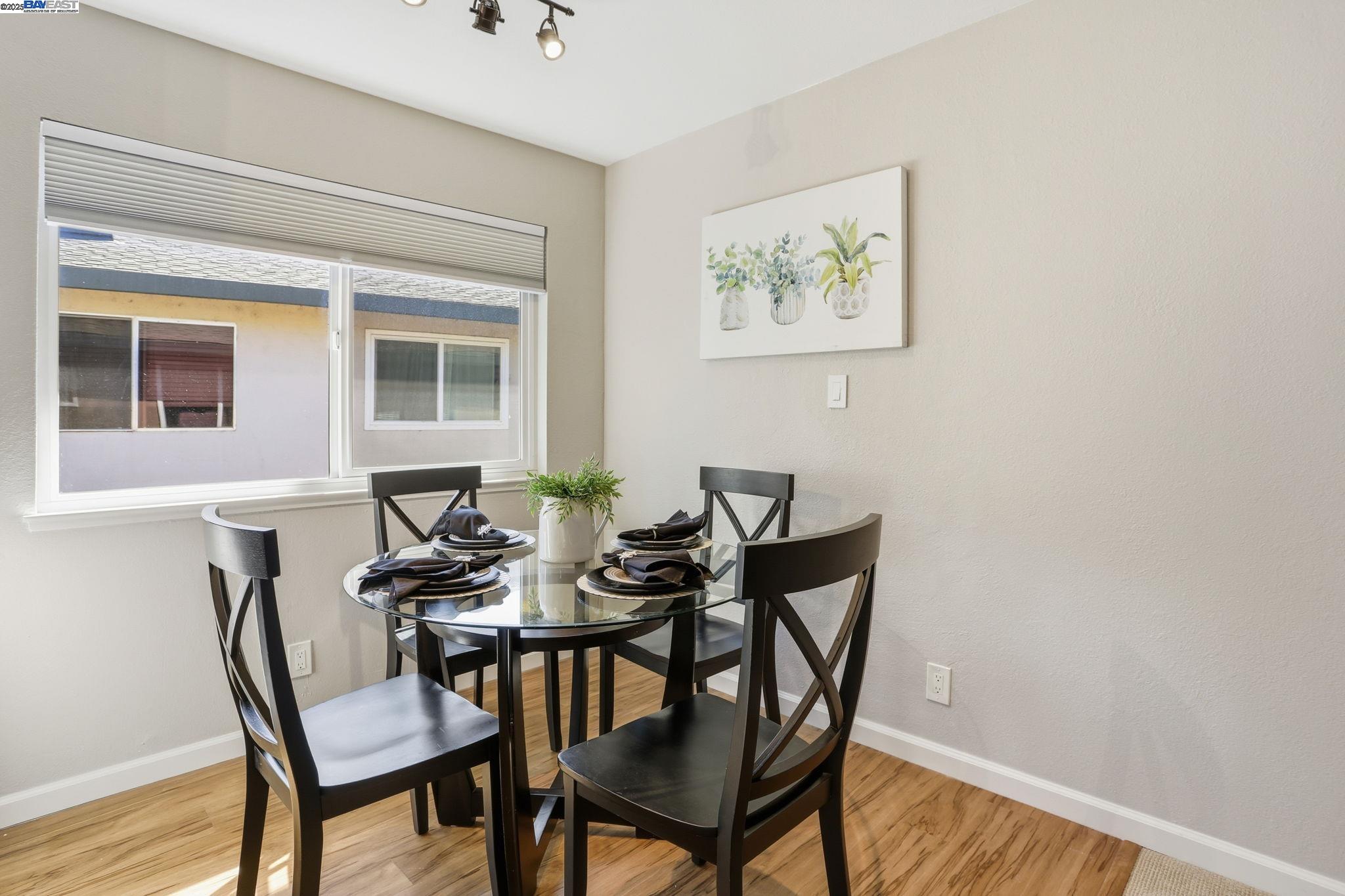 Detail Gallery Image 9 of 24 For 2137 Arroyo Ct #4,  Pleasanton,  CA 94588 - 2 Beds | 1 Baths