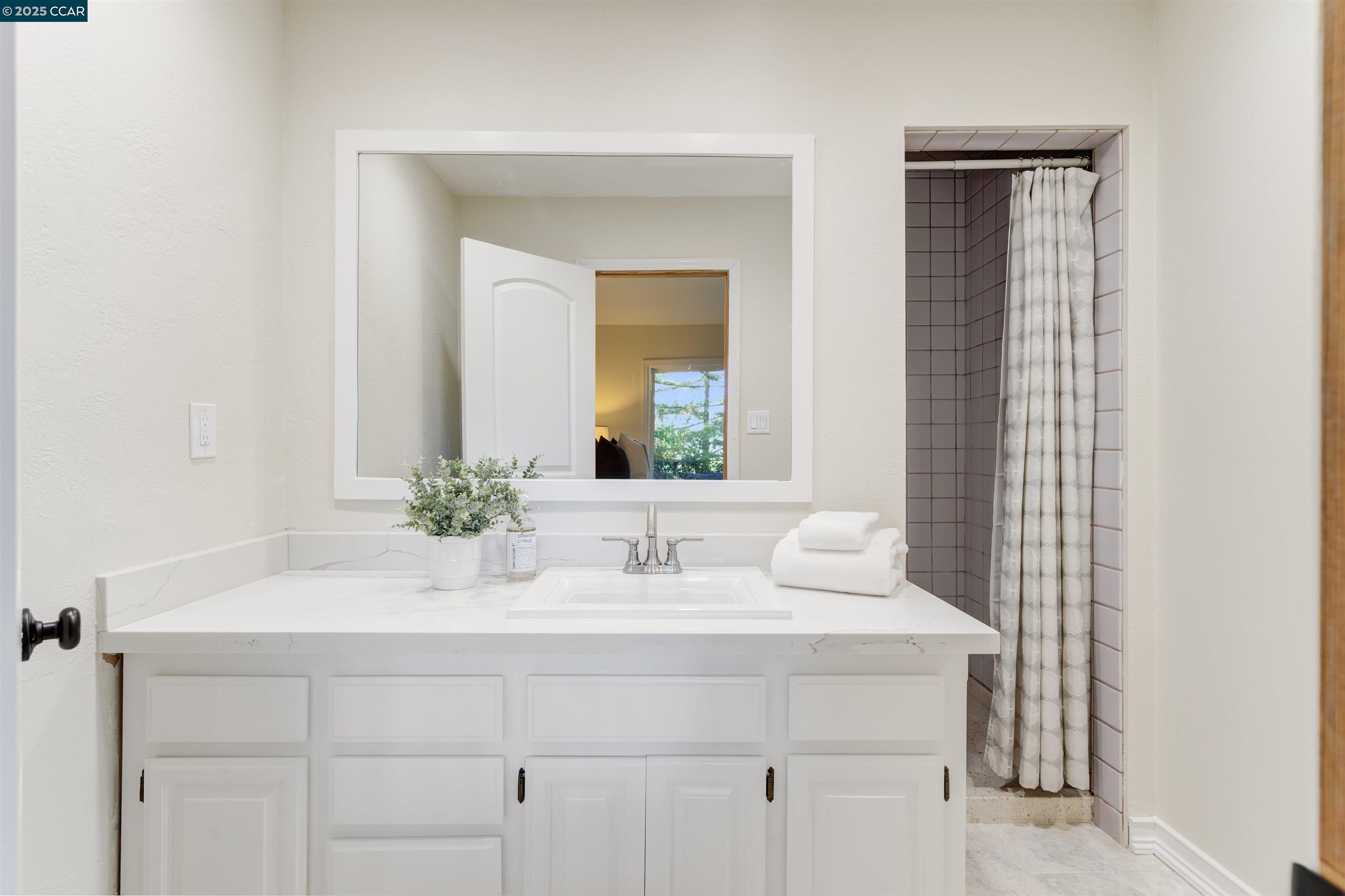 Detail Gallery Image 29 of 60 For 33 Marston Rd, Orinda,  CA 94563 - 4 Beds | 4/1 Baths