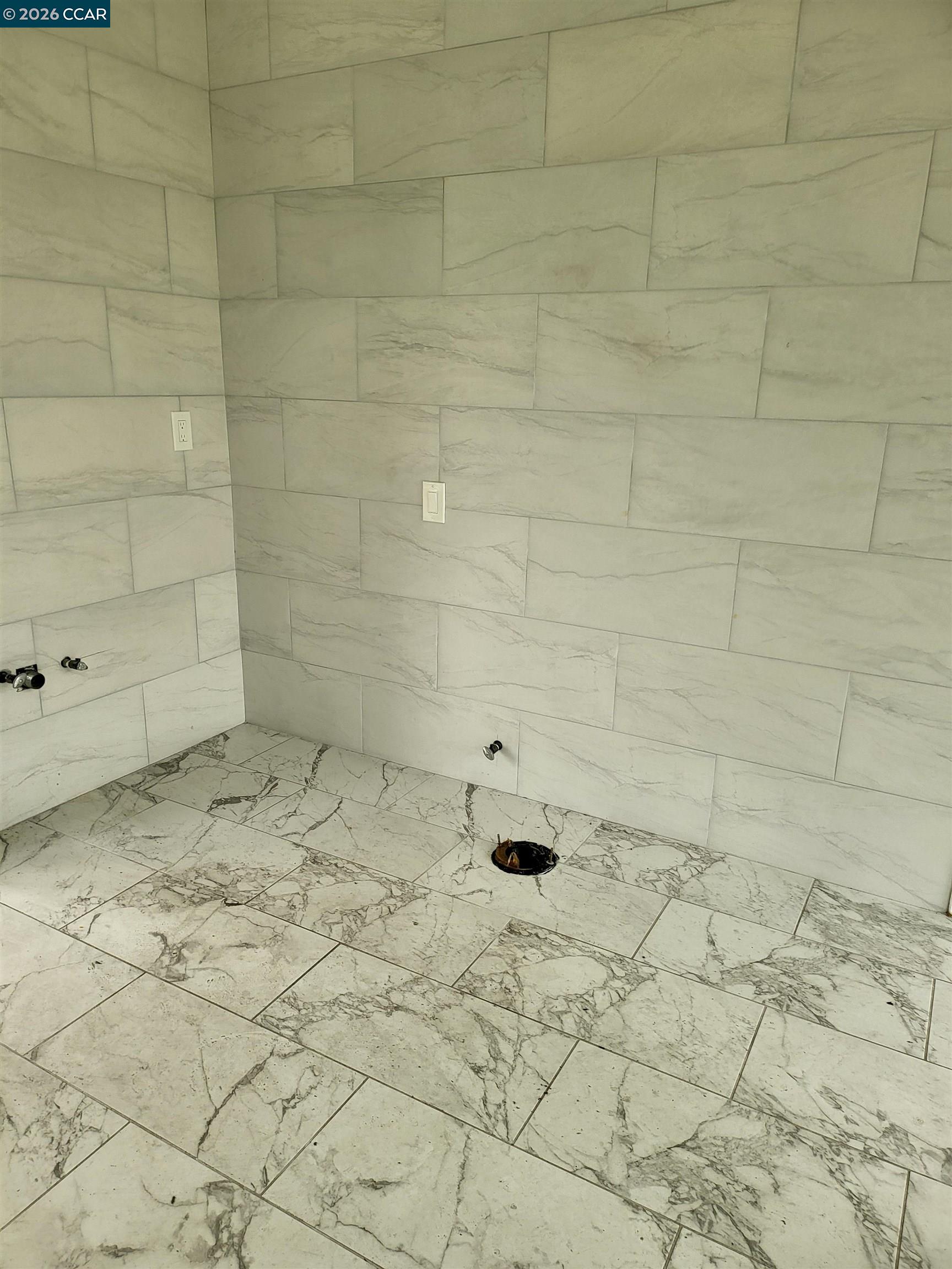 Detail Gallery Image 27 of 35 For 2420 Tomar Ct, Pinole,  CA 94564 - 3 Beds | 2/1 Baths