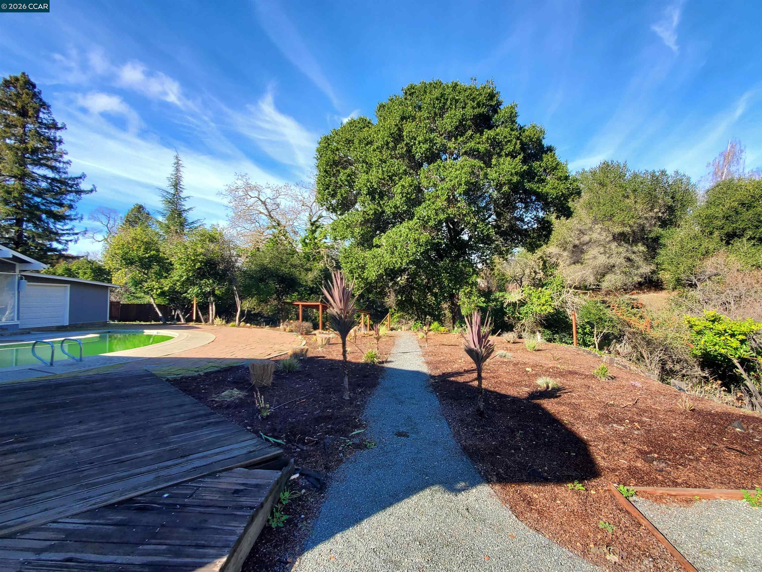 Detail Gallery Image 9 of 35 For 2420 Tomar Ct, Pinole,  CA 94564 - 3 Beds | 2/1 Baths