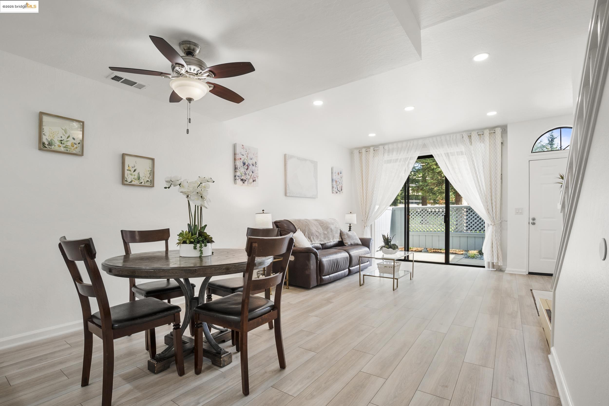 Detail Gallery Image 8 of 32 For 309 Rock Creek Way, Pleasant Hill,  CA 94523 - 2 Beds | 2/1 Baths