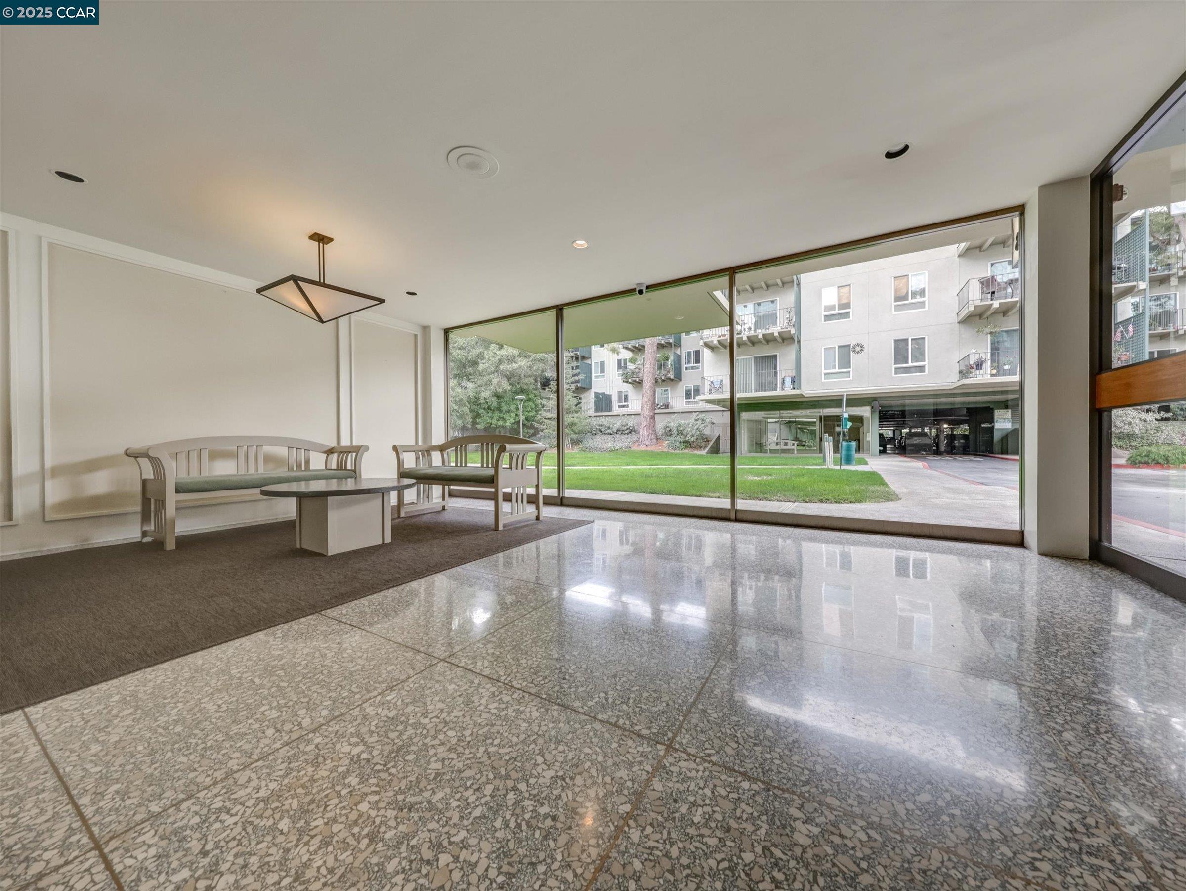 Detail Gallery Image 5 of 30 For 820 N Delaware St #215,  San Mateo,  CA 94401 - 1 Beds | 1 Baths