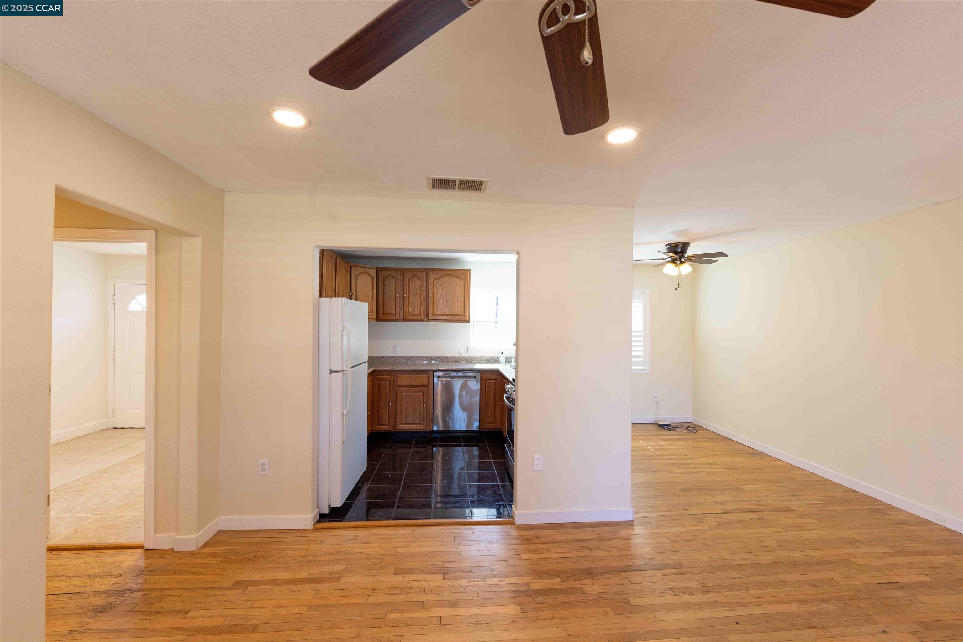 Detail Gallery Image 5 of 29 For 2720 Prospect St, Concord,  CA 94518 - 4 Beds | 2 Baths