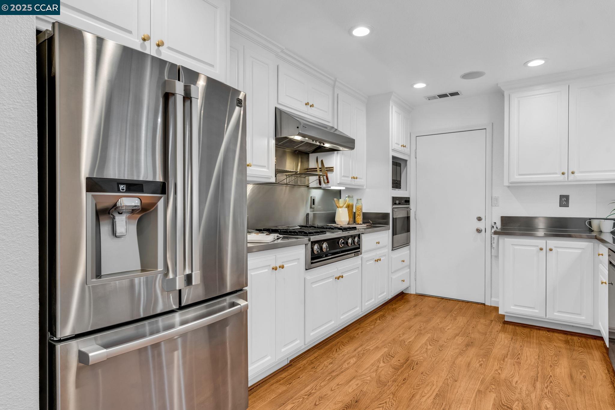 Detail Gallery Image 18 of 51 For 1015 Pleasant Valley Dr, Pleasant Hill,  CA 94523 - 3 Beds | 2 Baths