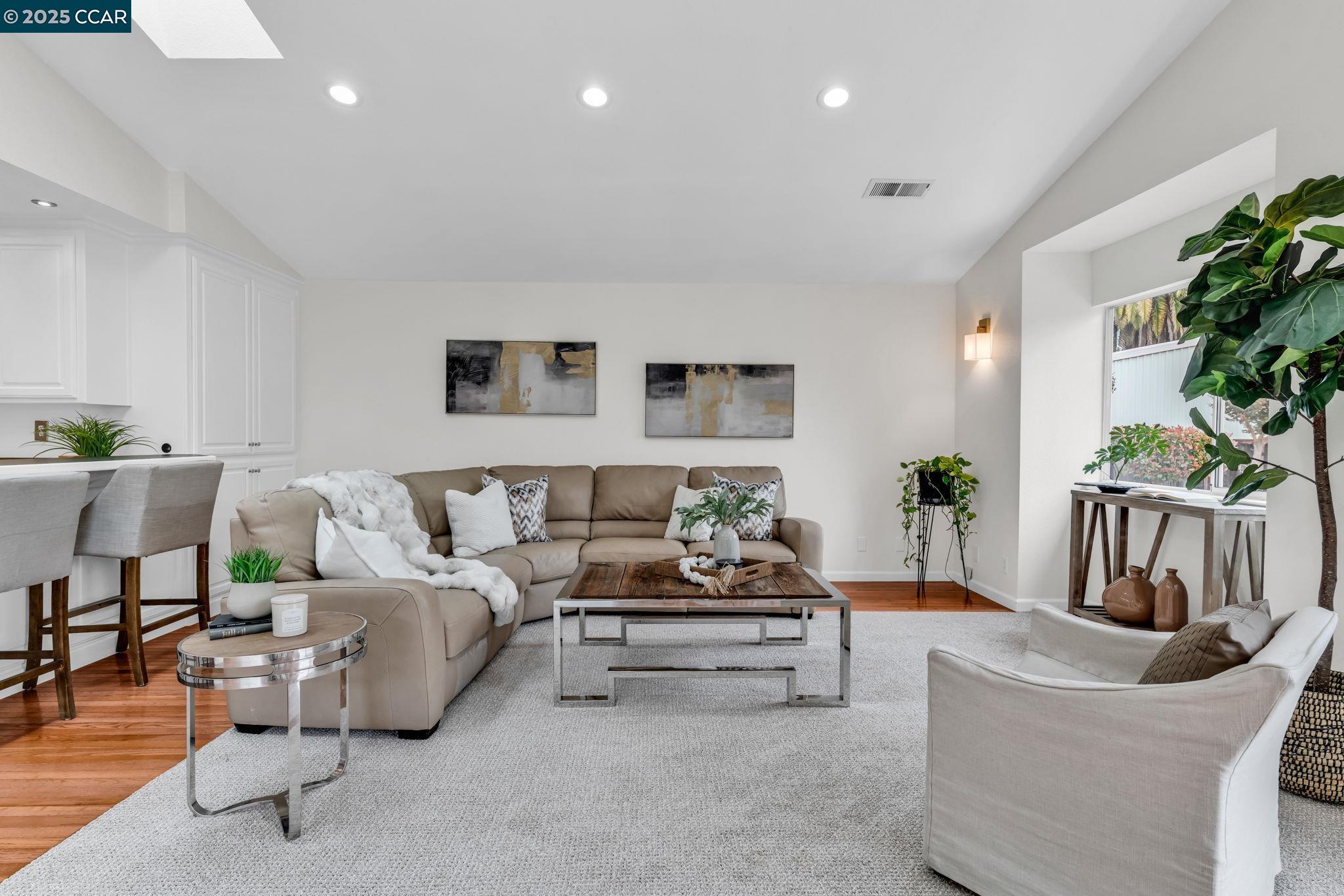 Detail Gallery Image 23 of 51 For 1015 Pleasant Valley Dr, Pleasant Hill,  CA 94523 - 3 Beds | 2 Baths