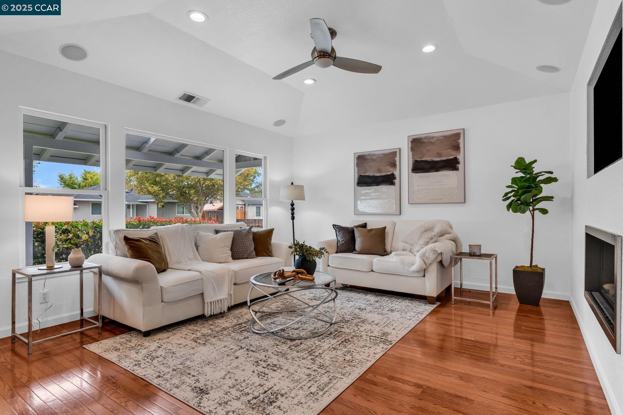 Detail Gallery Image 7 of 51 For 1015 Pleasant Valley Dr, Pleasant Hill,  CA 94523 - 3 Beds | 2 Baths