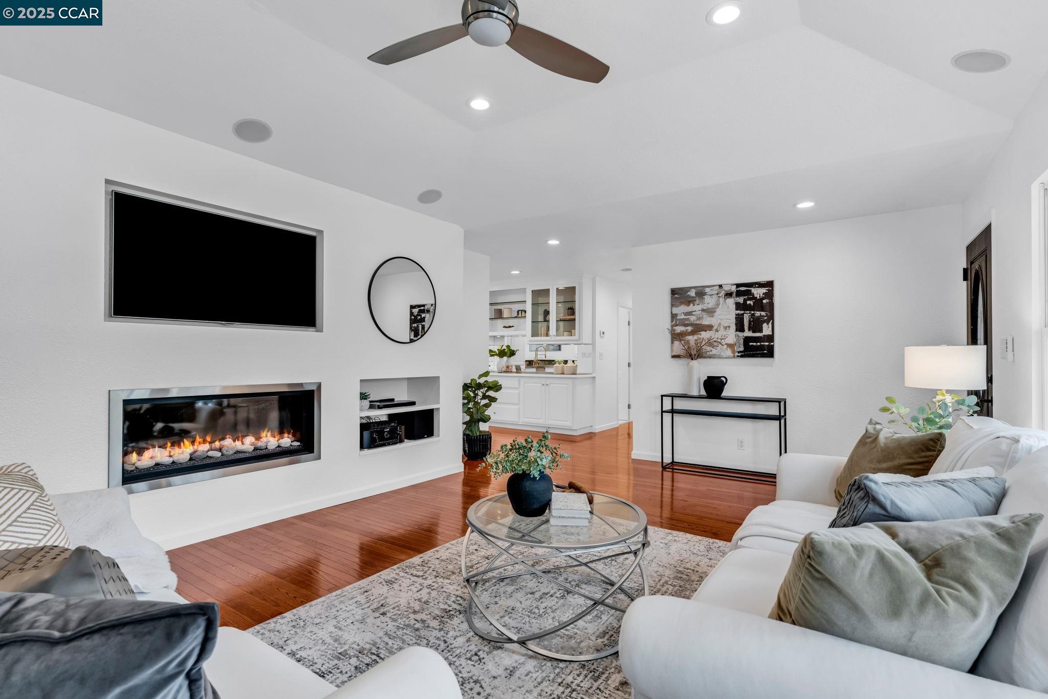 Detail Gallery Image 9 of 51 For 1015 Pleasant Valley Dr, Pleasant Hill,  CA 94523 - 3 Beds | 2 Baths