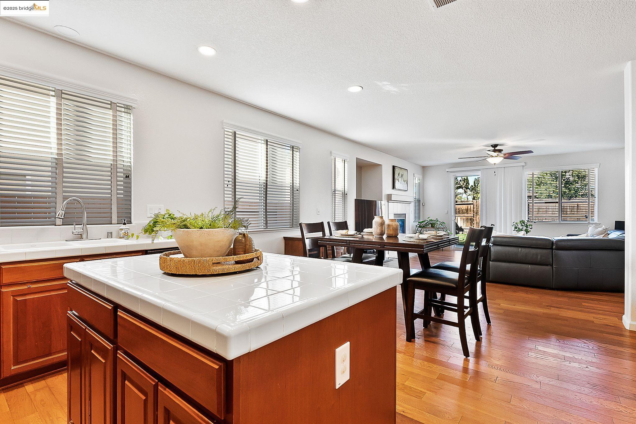 Detail Gallery Image 14 of 37 For 115 Tennyson Ct, Discovery Bay,  CA 94505 - 5 Beds | 3 Baths