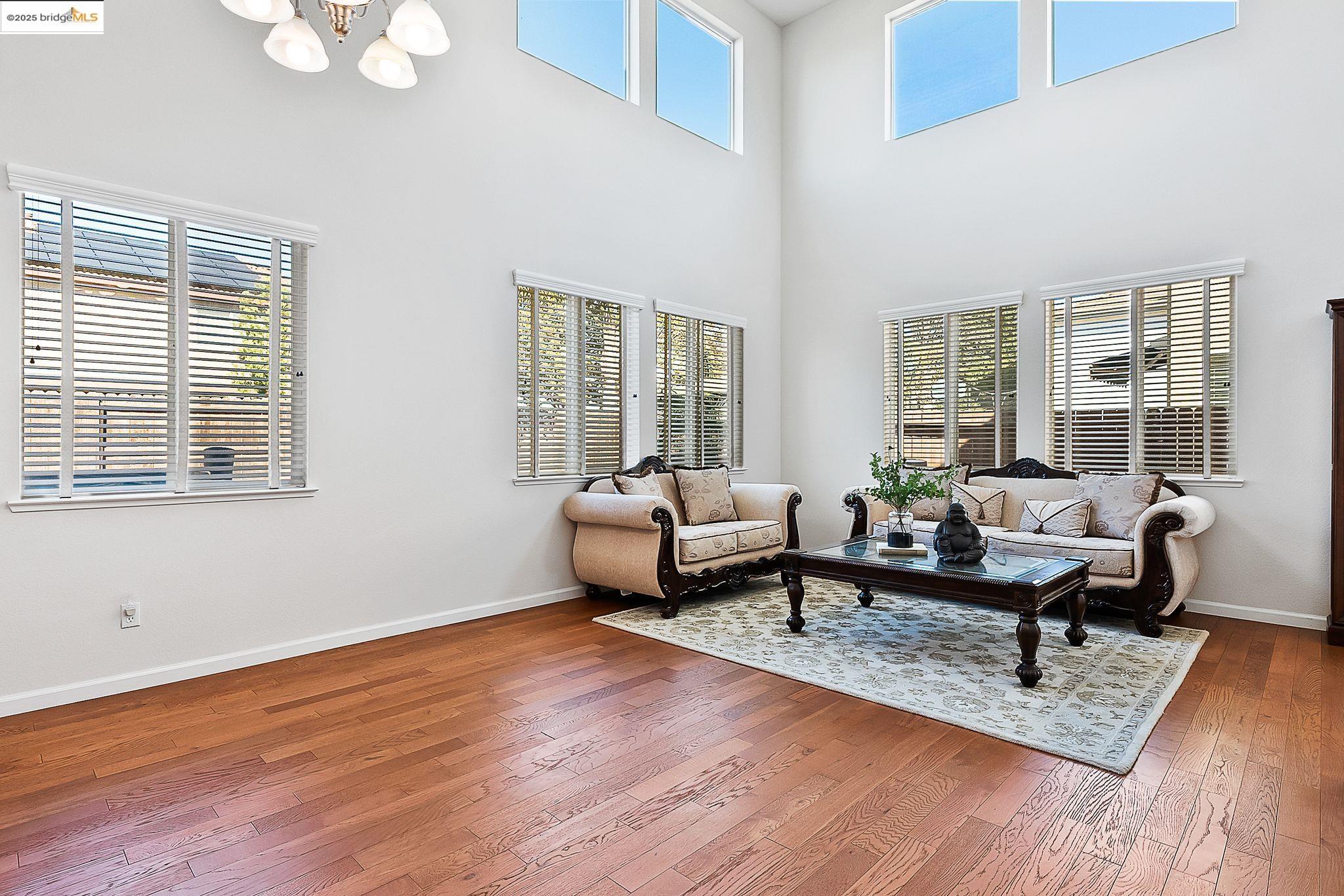 Detail Gallery Image 4 of 37 For 115 Tennyson Ct, Discovery Bay,  CA 94505 - 5 Beds | 3 Baths