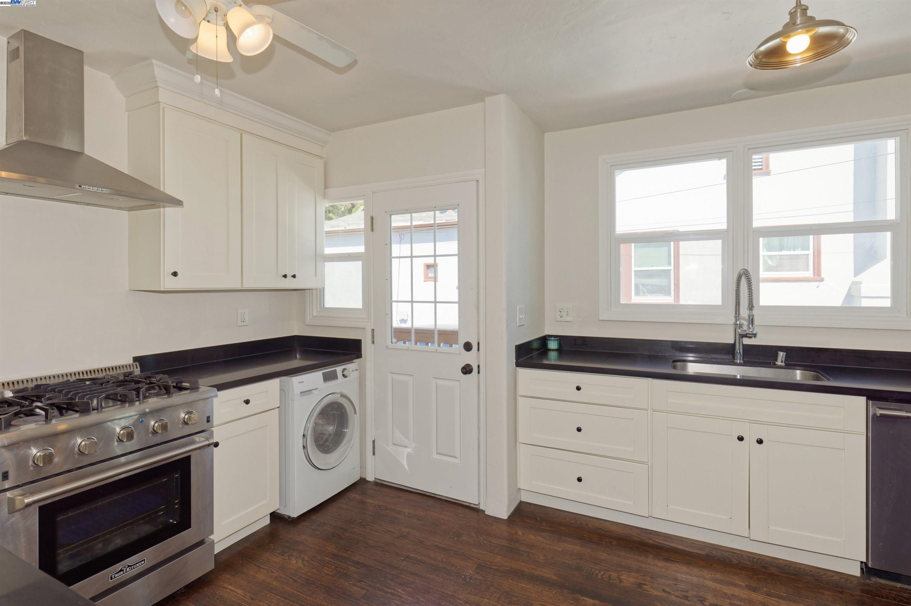 Detail Gallery Image 12 of 22 For 1435 Havenscourt Blvd, Oakland,  CA 94621 - 2 Beds | 1 Baths