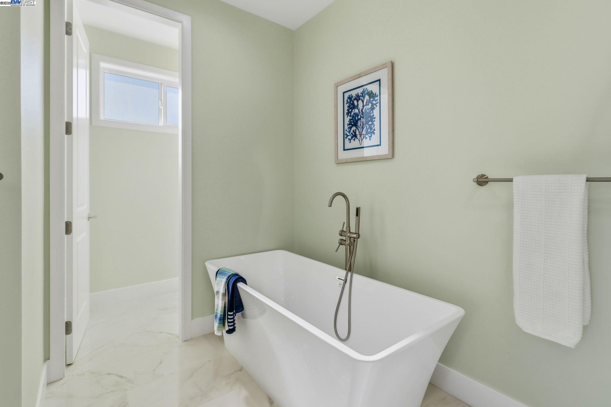 Detail Gallery Image 30 of 60 For 492-494 Sunset Blvd, Hayward,  CA 94541 - – Beds | – Baths