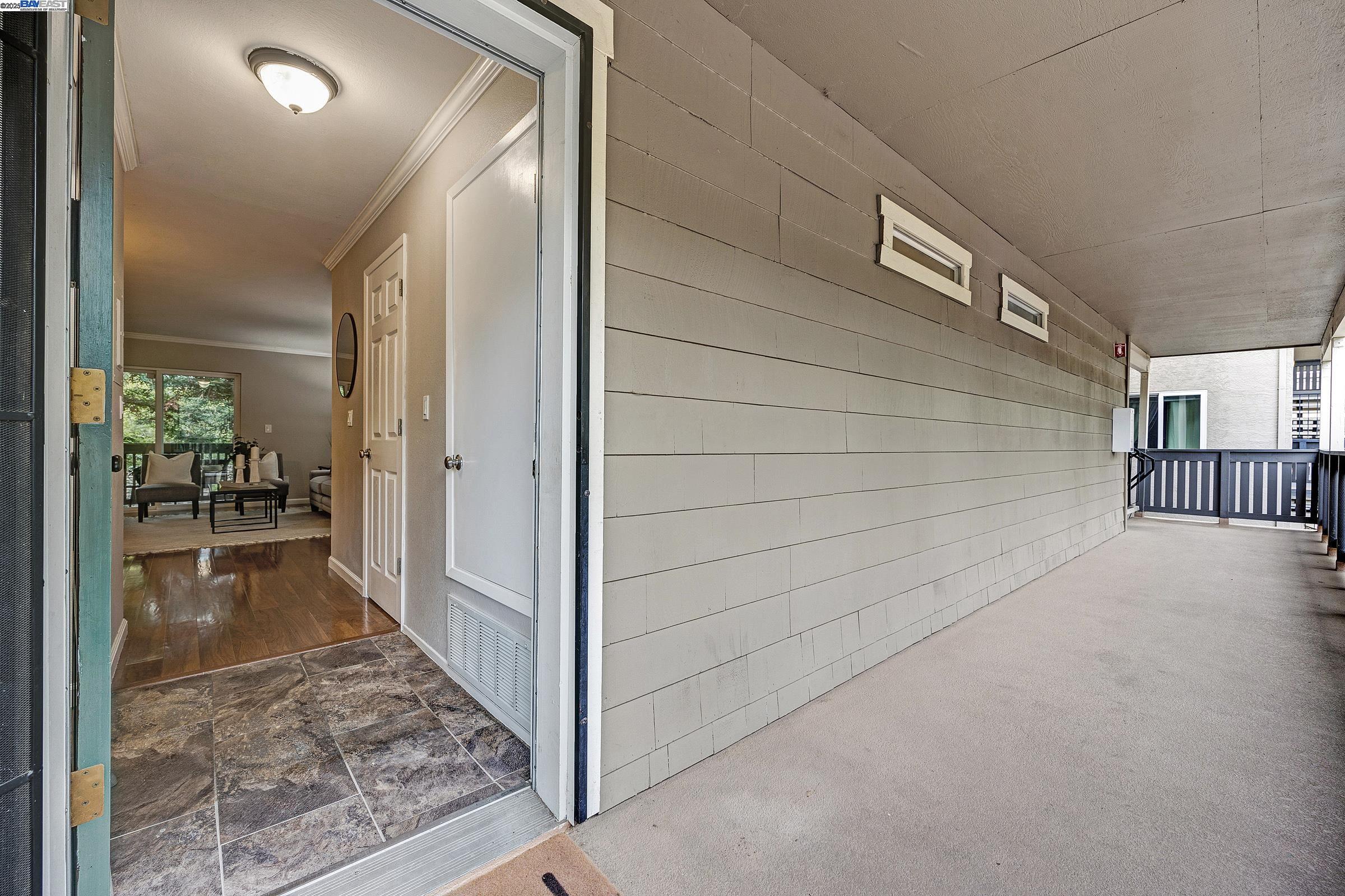 Detail Gallery Image 3 of 25 For 3845 Vineyard Ave #F,  Pleasanton,  CA 94566 - 3 Beds | 2 Baths