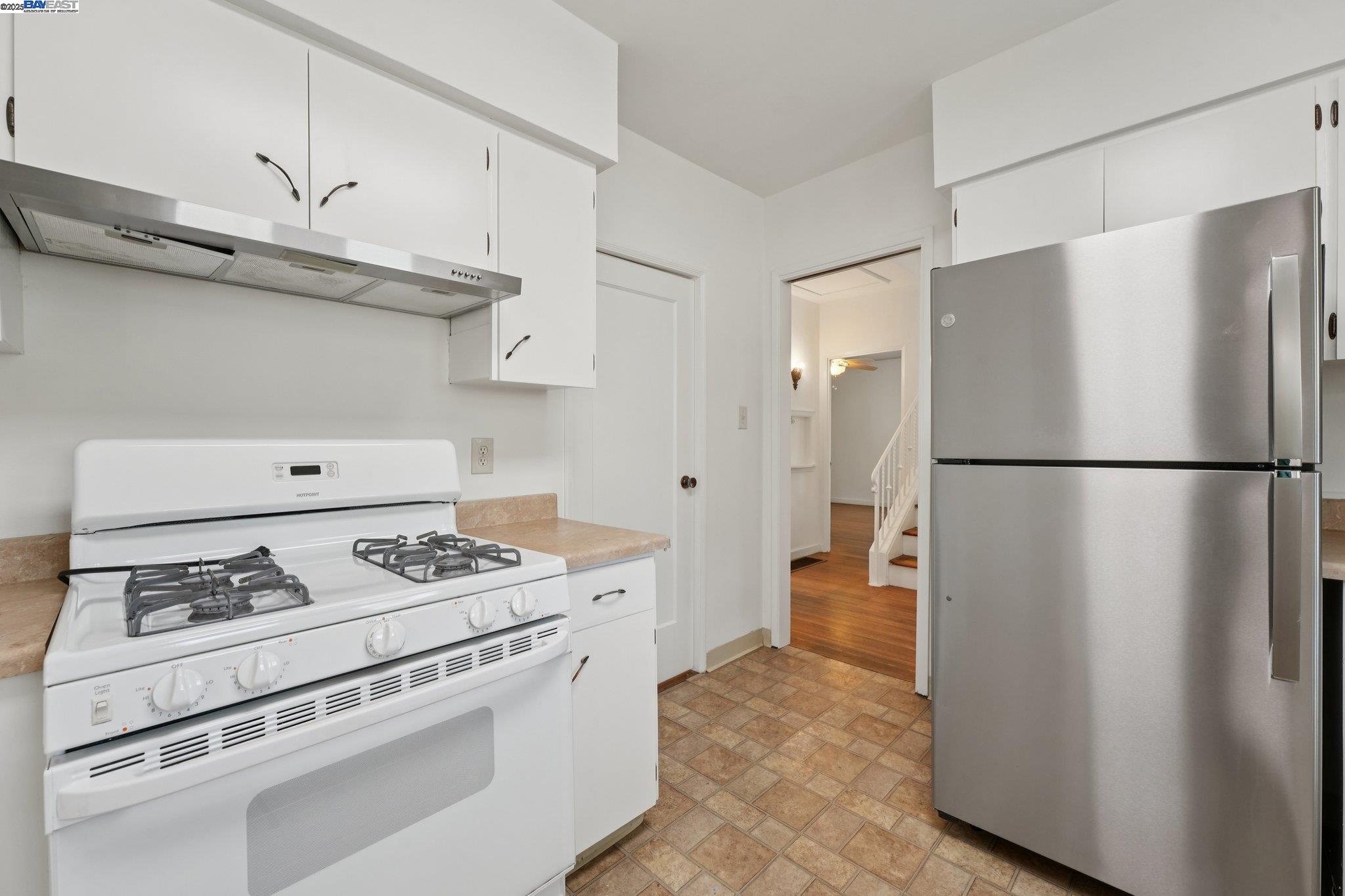 Detail Gallery Image 15 of 58 For 2510 Delmer St, Oakland,  CA 94602 - 2 Beds | 1 Baths