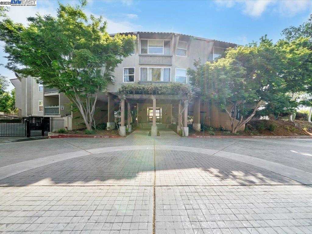 MLS: 41114932 Condo For Sale