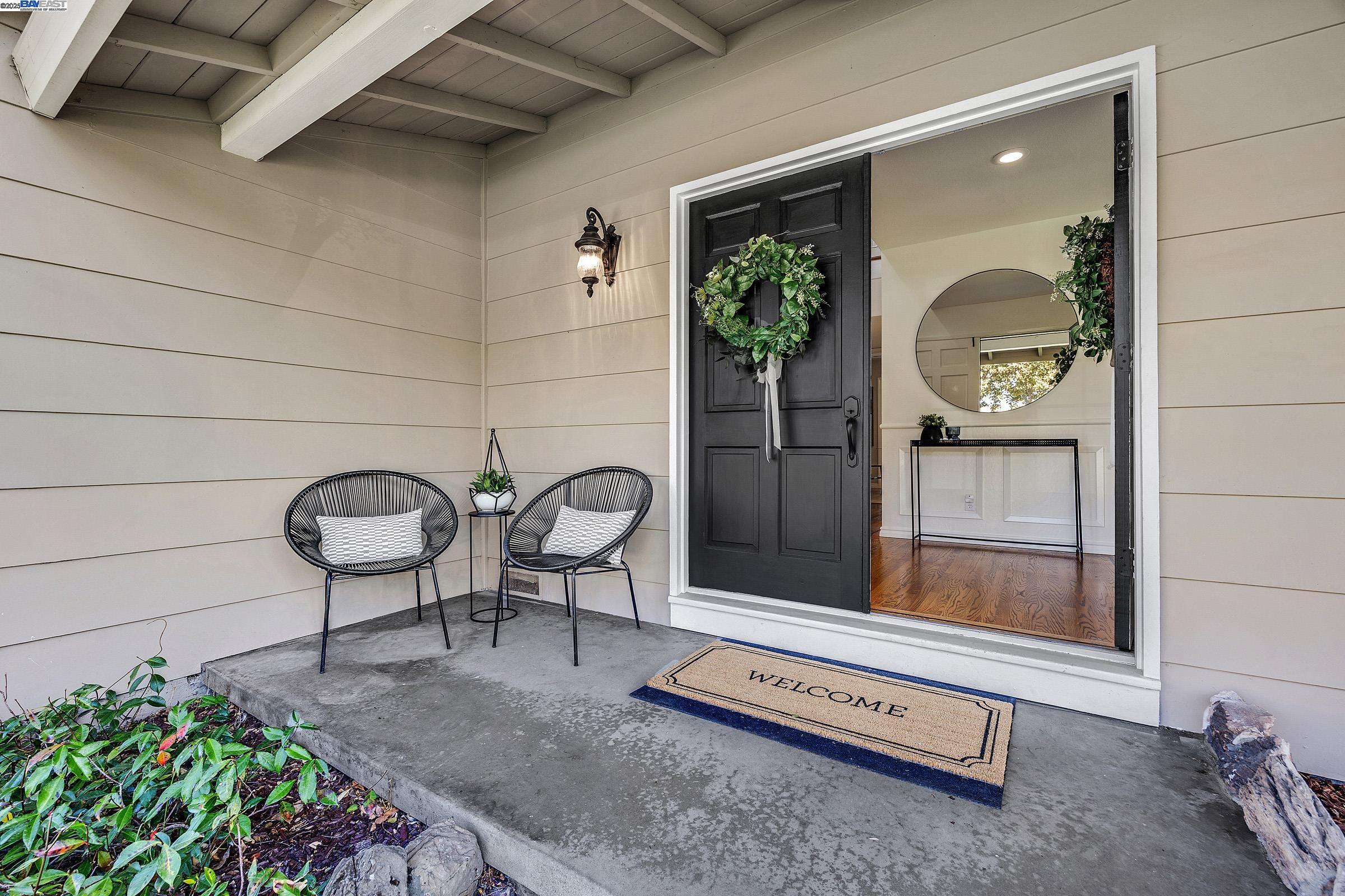 Detail Gallery Image 2 of 28 For 11693 Solana Drive, Dublin,  CA 94568 - 4 Beds | 2/1 Baths