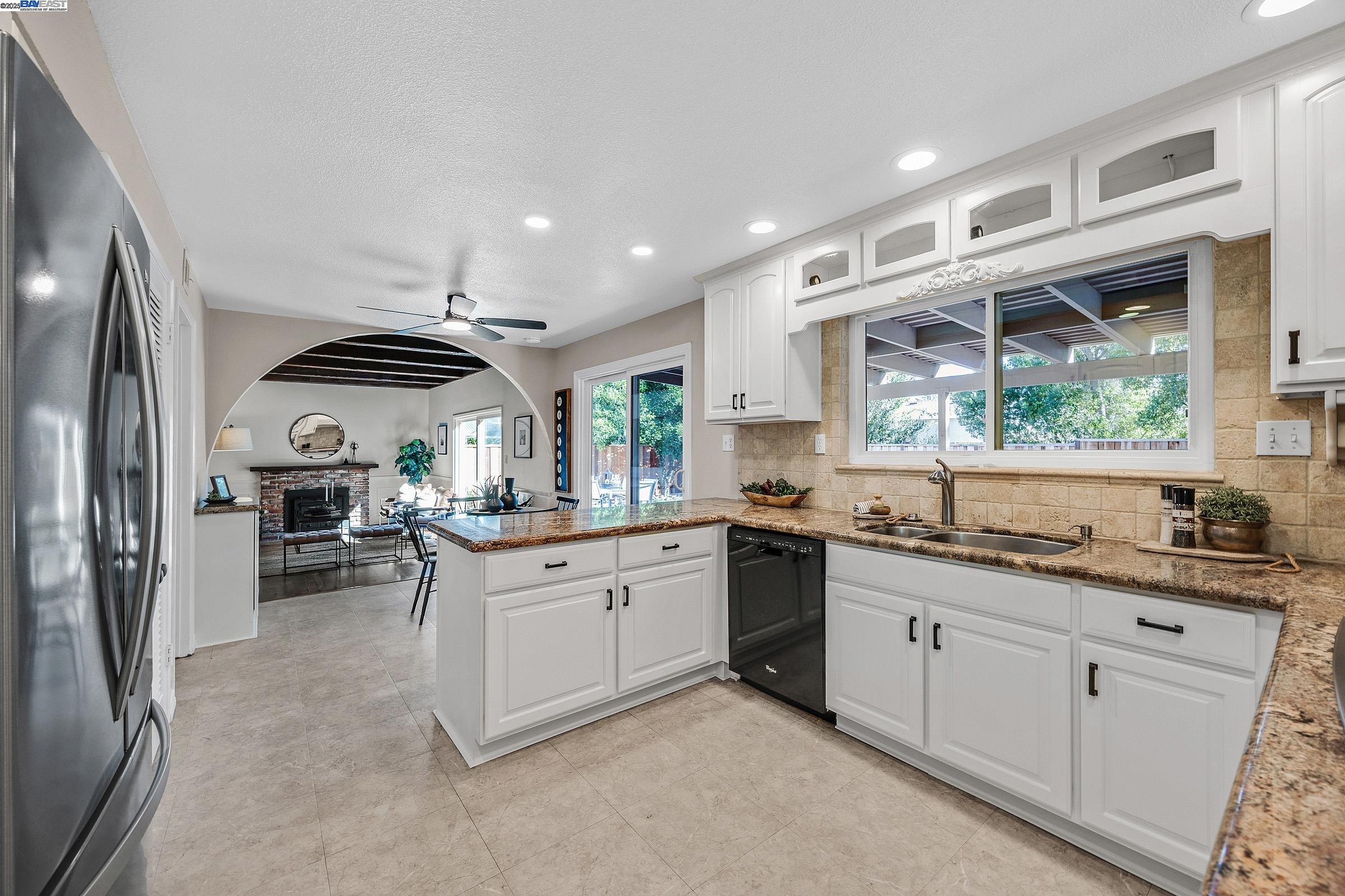 Detail Gallery Image 8 of 28 For 11693 Solana Drive, Dublin,  CA 94568 - 4 Beds | 2/1 Baths