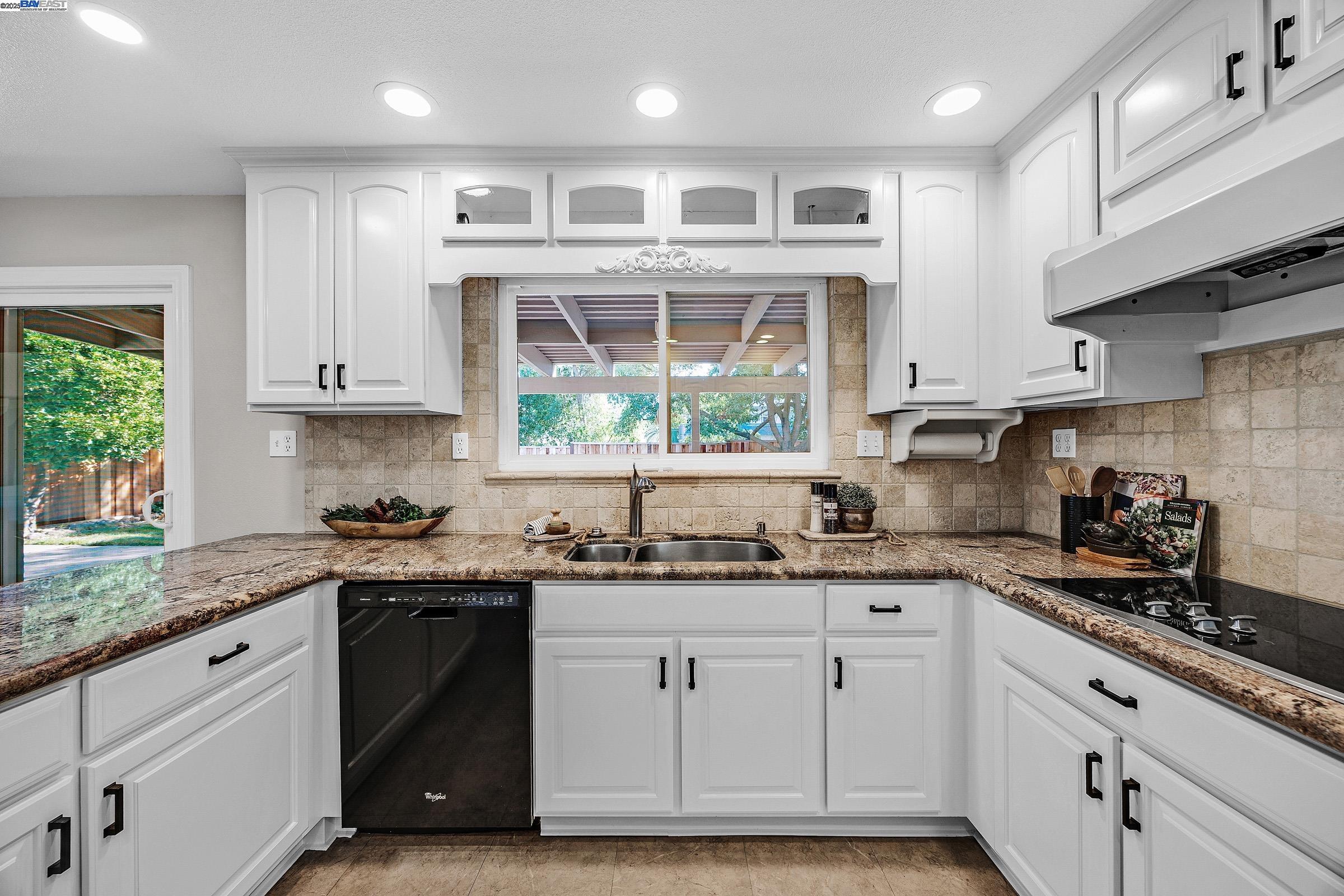 Detail Gallery Image 9 of 28 For 11693 Solana Drive, Dublin,  CA 94568 - 4 Beds | 2/1 Baths