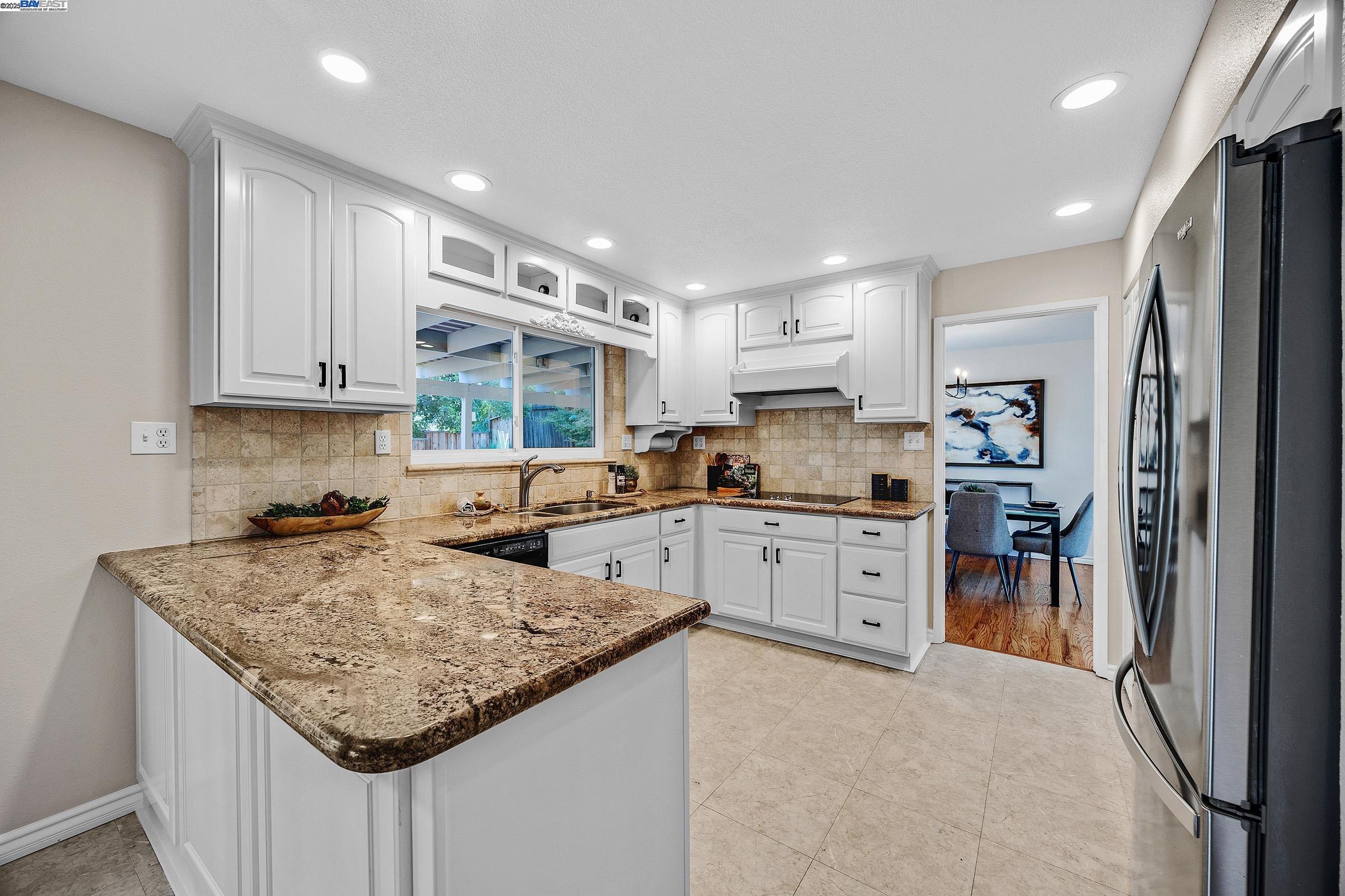 Detail Gallery Image 10 of 28 For 11693 Solana Drive, Dublin,  CA 94568 - 4 Beds | 2/1 Baths