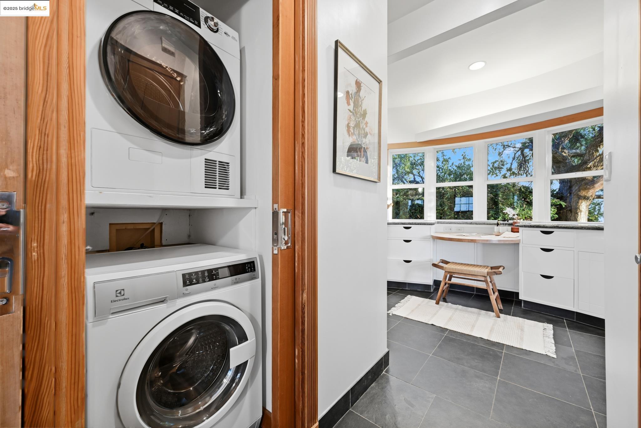 Detail Gallery Image 16 of 44 For 5729 Buena Vista Ave, Oakland,  CA 94618 - 2 Beds | 2 Baths
