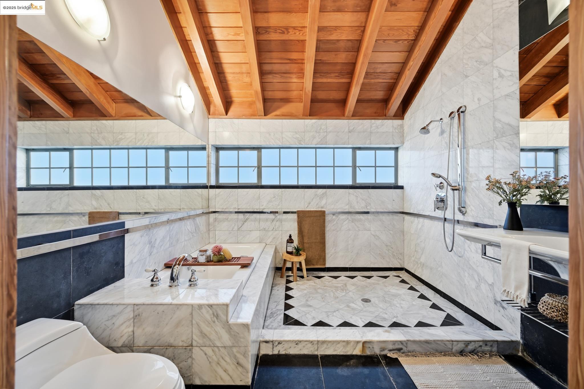 Detail Gallery Image 17 of 44 For 5729 Buena Vista Ave, Oakland,  CA 94618 - 2 Beds | 2 Baths