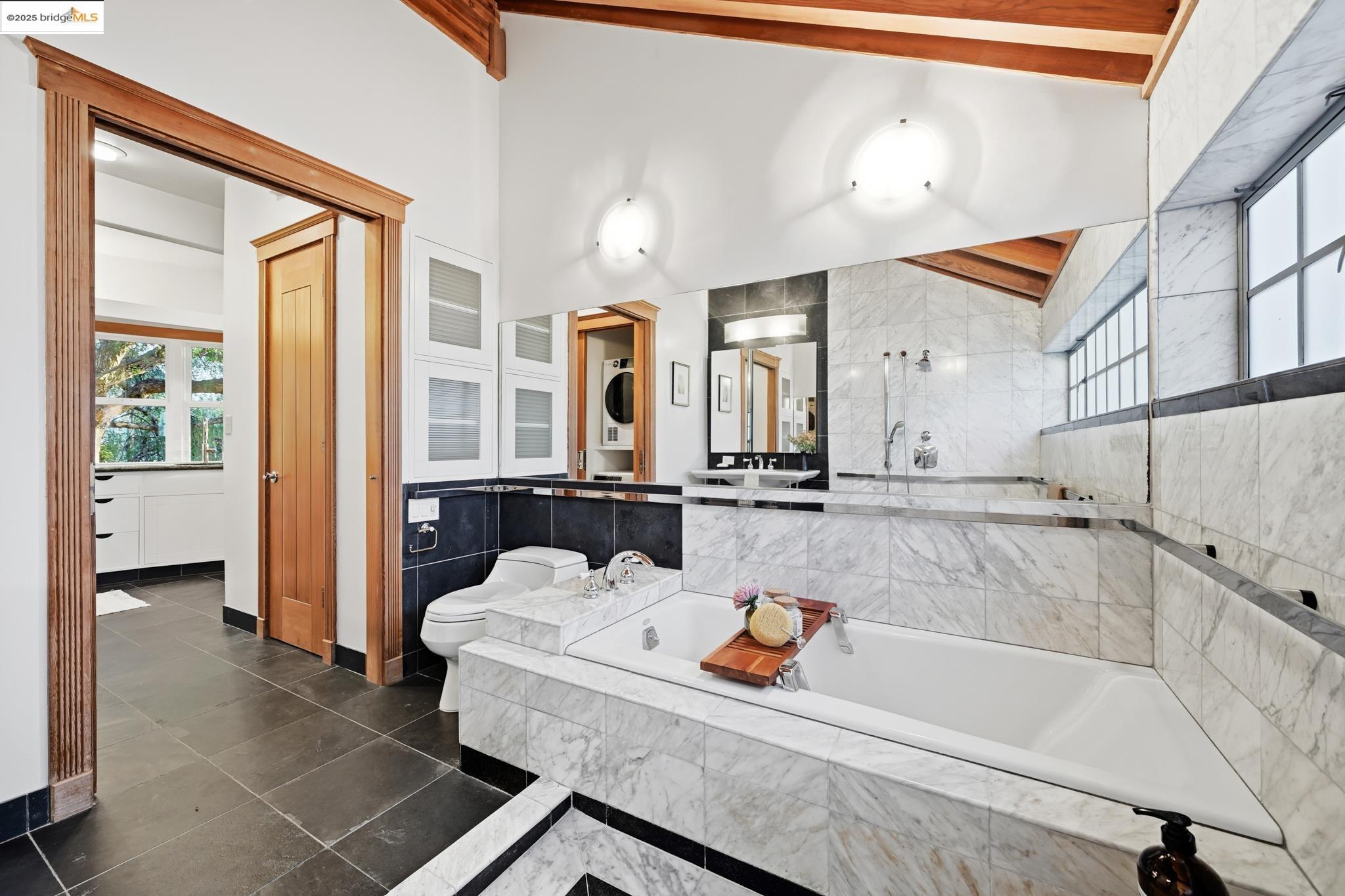 Detail Gallery Image 18 of 44 For 5729 Buena Vista Ave, Oakland,  CA 94618 - 2 Beds | 2 Baths