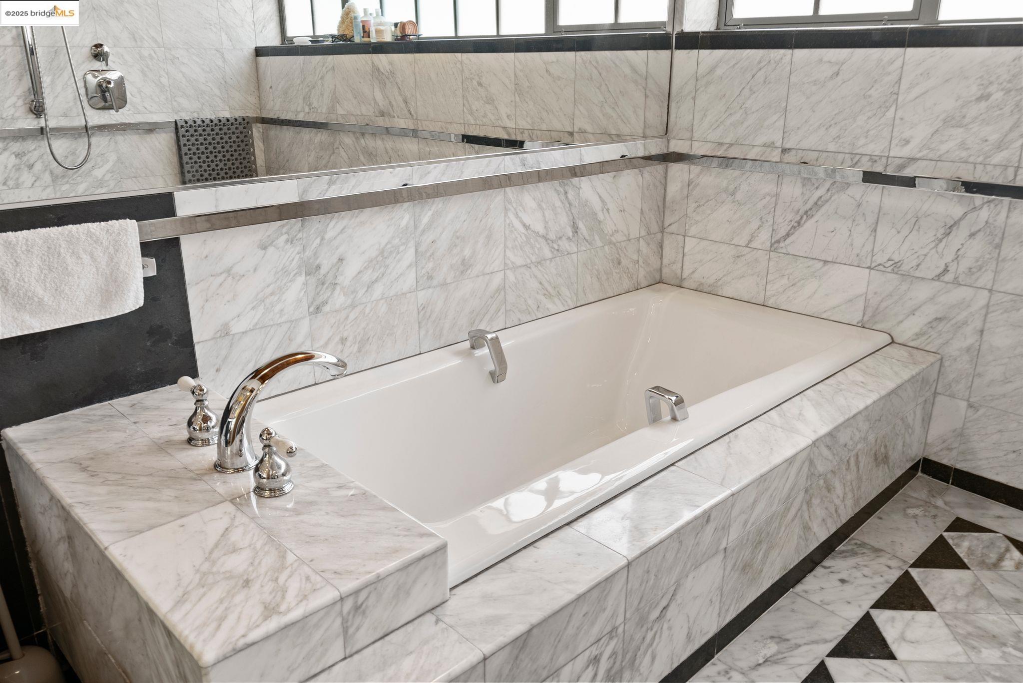 Detail Gallery Image 19 of 44 For 5729 Buena Vista Ave, Oakland,  CA 94618 - 2 Beds | 2 Baths