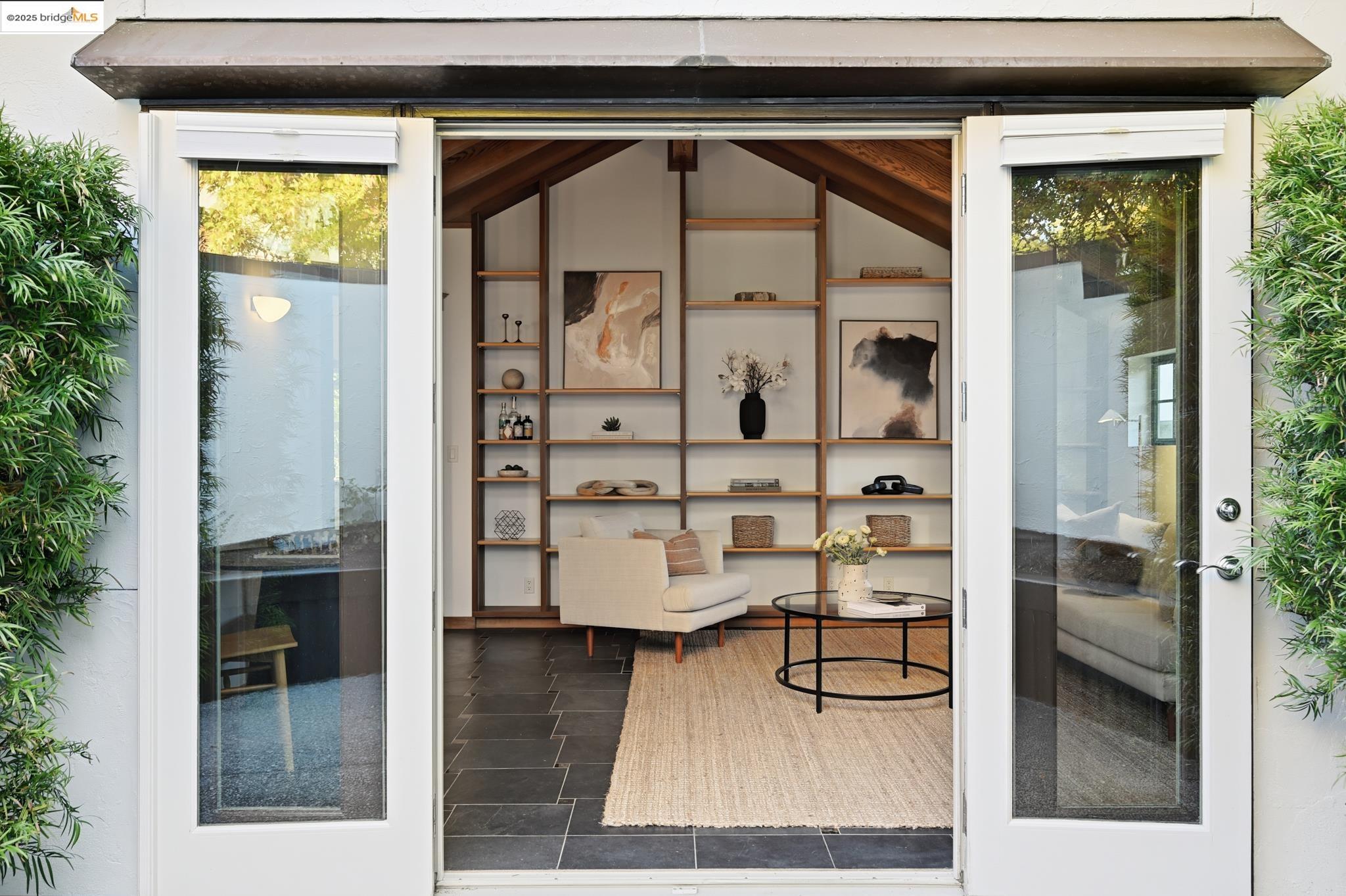 Detail Gallery Image 3 of 44 For 5729 Buena Vista Ave, Oakland,  CA 94618 - 2 Beds | 2 Baths